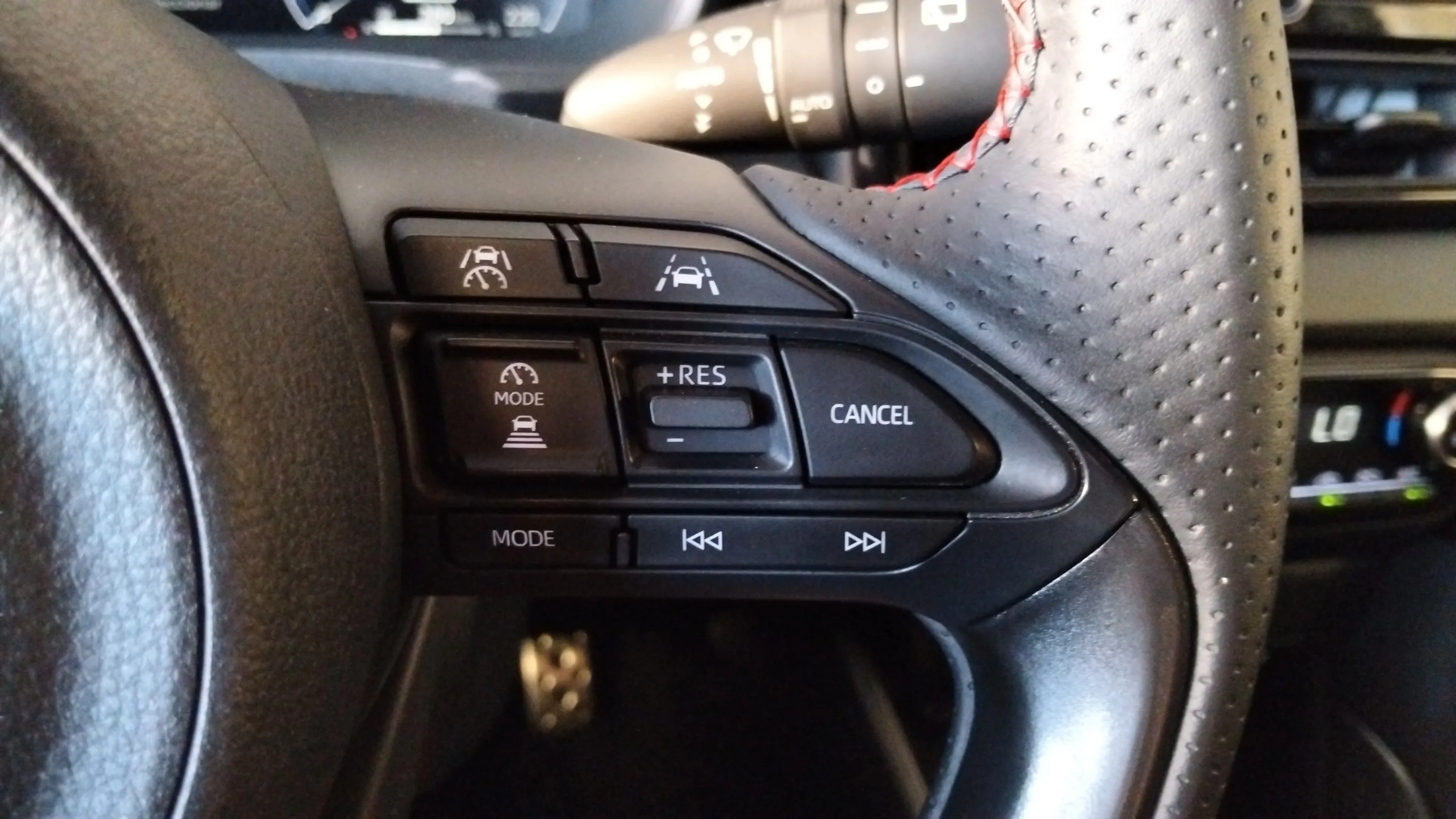 Toyota Yaris 1.5 130H GR Sport - foto 24