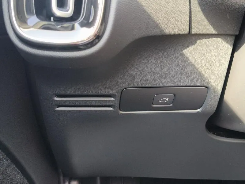 Volvo XC40 2.0 B4 G Ultimate Dark - foto 31