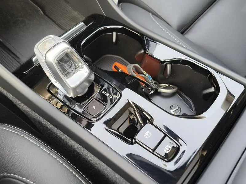 Volvo XC40 2.0 B4 G Ultimate Dark - foto 13