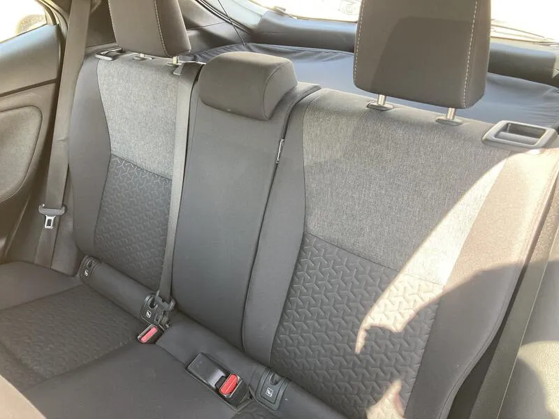 Toyota Yaris 1.5 120H Active Tech - foto 17