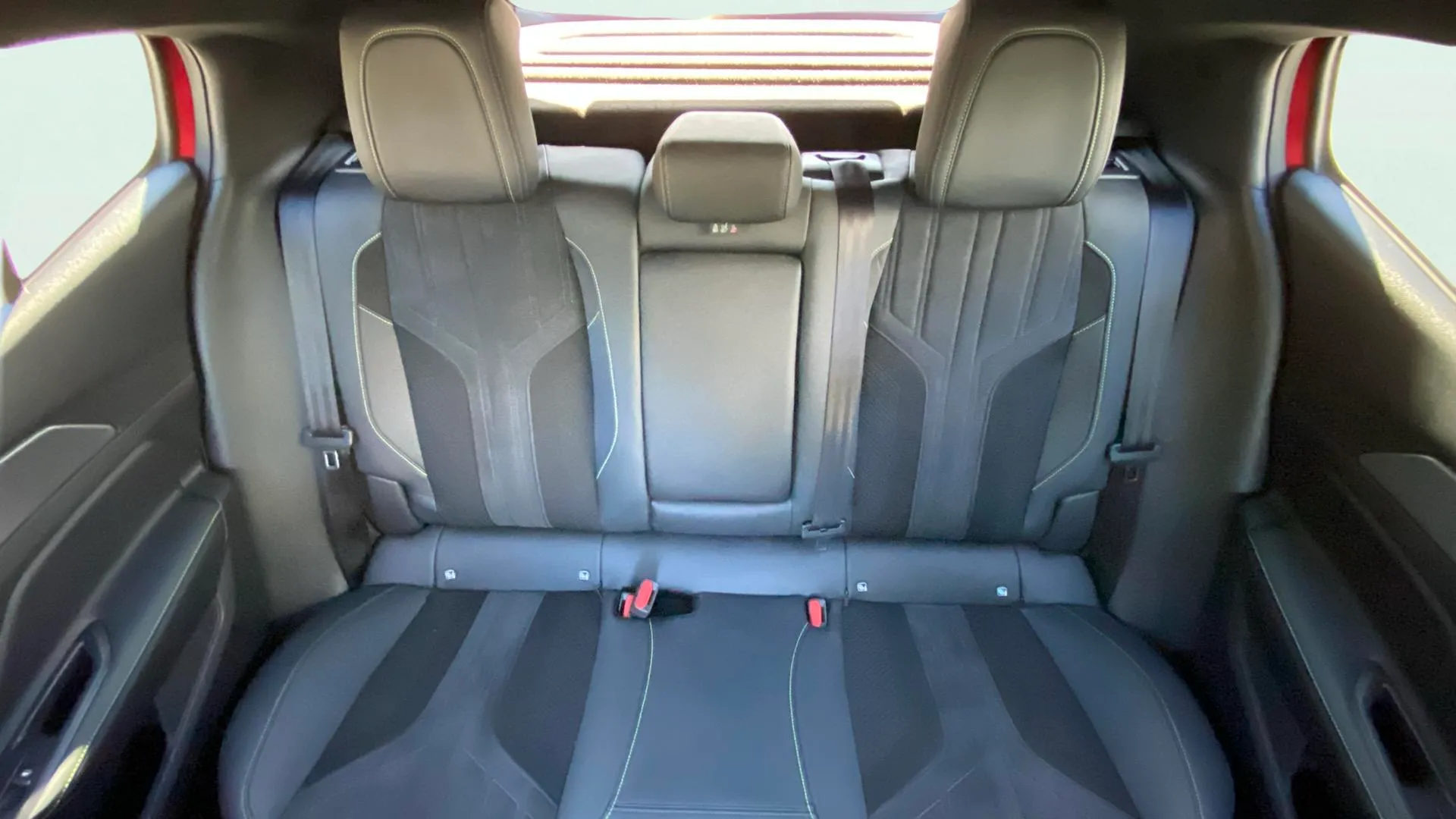 Peugeot 408 Allure Pack PureTech 130 EAT8 - foto 15