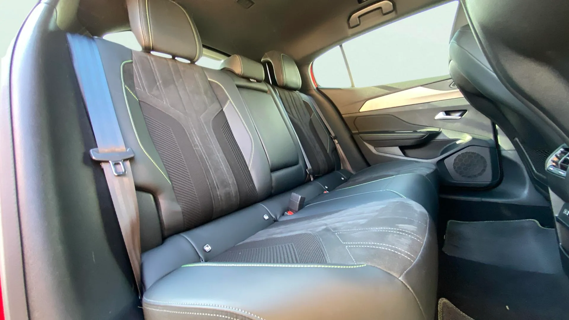 Peugeot 408 Allure Pack PureTech 130 EAT8 - foto 14