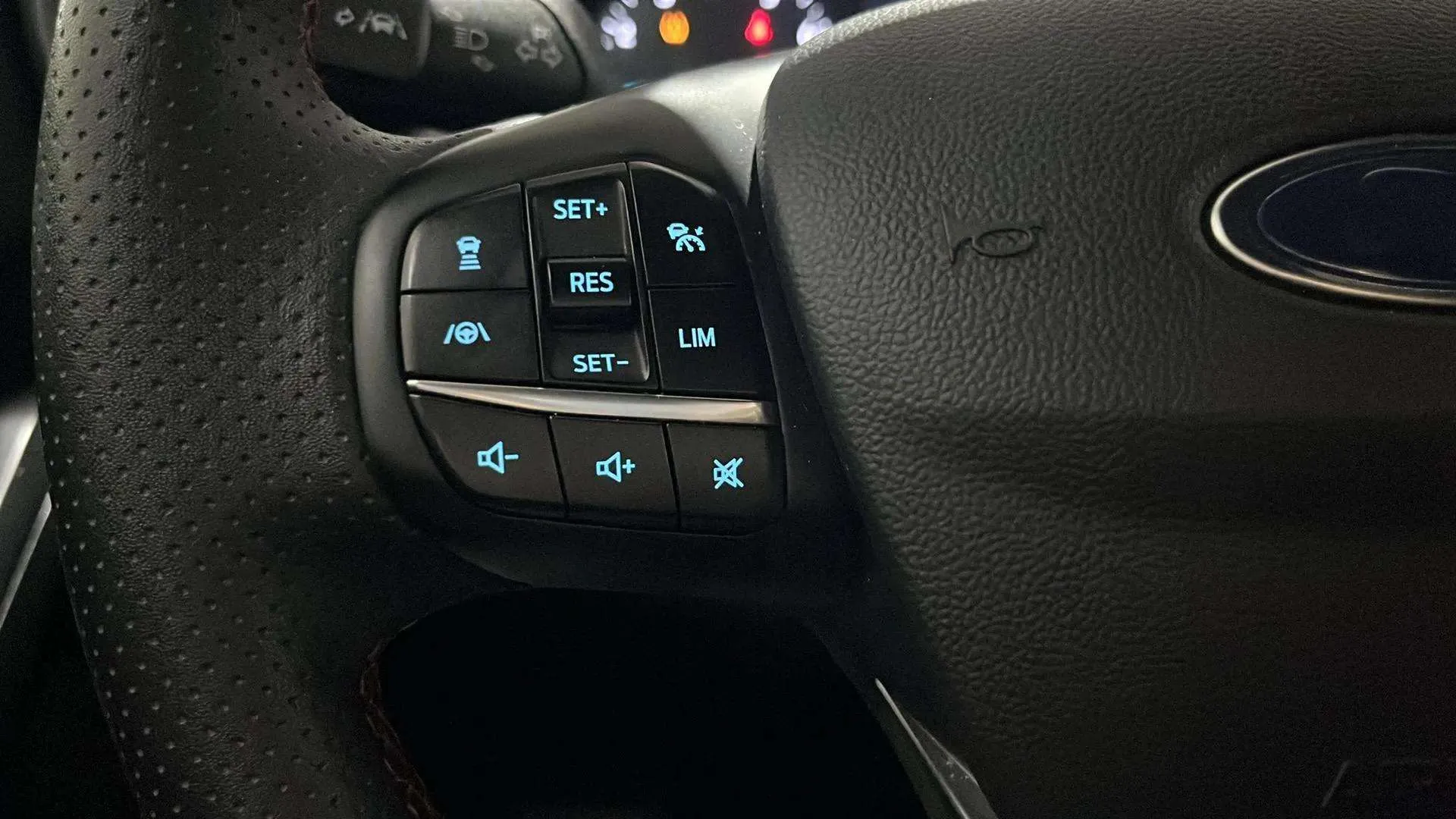 Ford Focus 1.0 EcoBoost MHEV ST-Line SB - foto 19