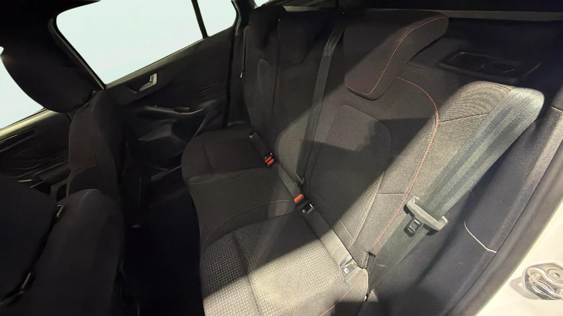 Ford Focus 1.0 EcoBoost MHEV ST-Line SB - foto 18