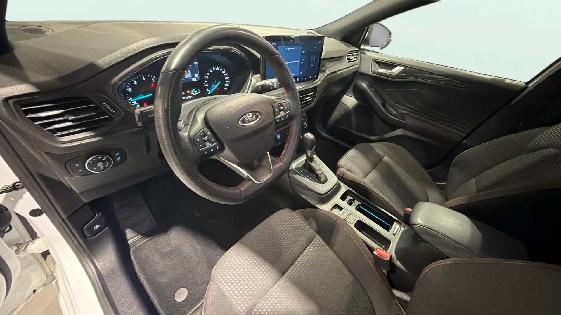 Ford Focus 1.0 EcoBoost MHEV ST-Line SB - foto 11