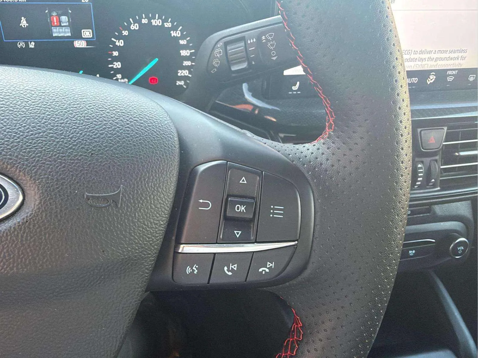 Ford Focus 1.0 EcoBoost MHEV ST-Line SB - foto 23