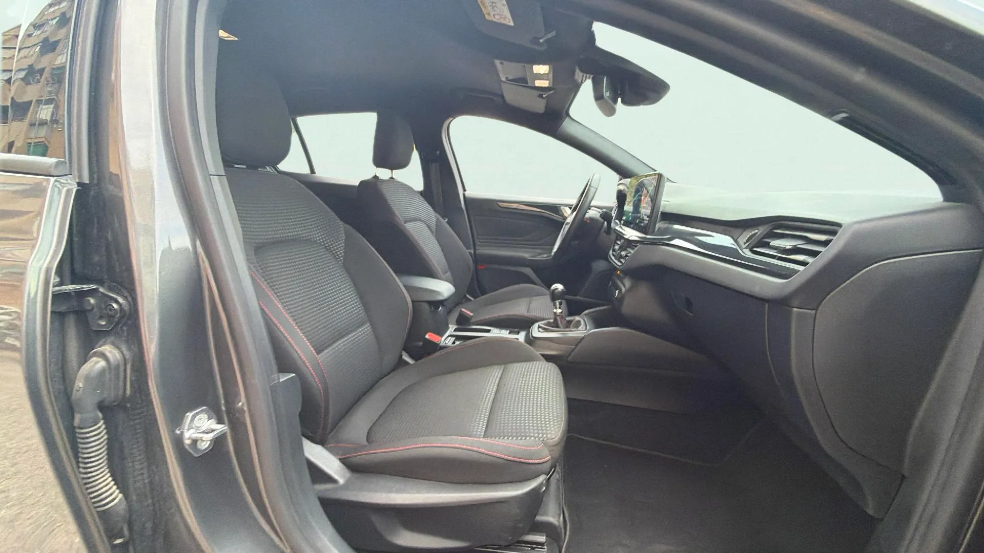 Ford Focus 1.0 EcoBoost MHEV ST-Line SB - foto 13