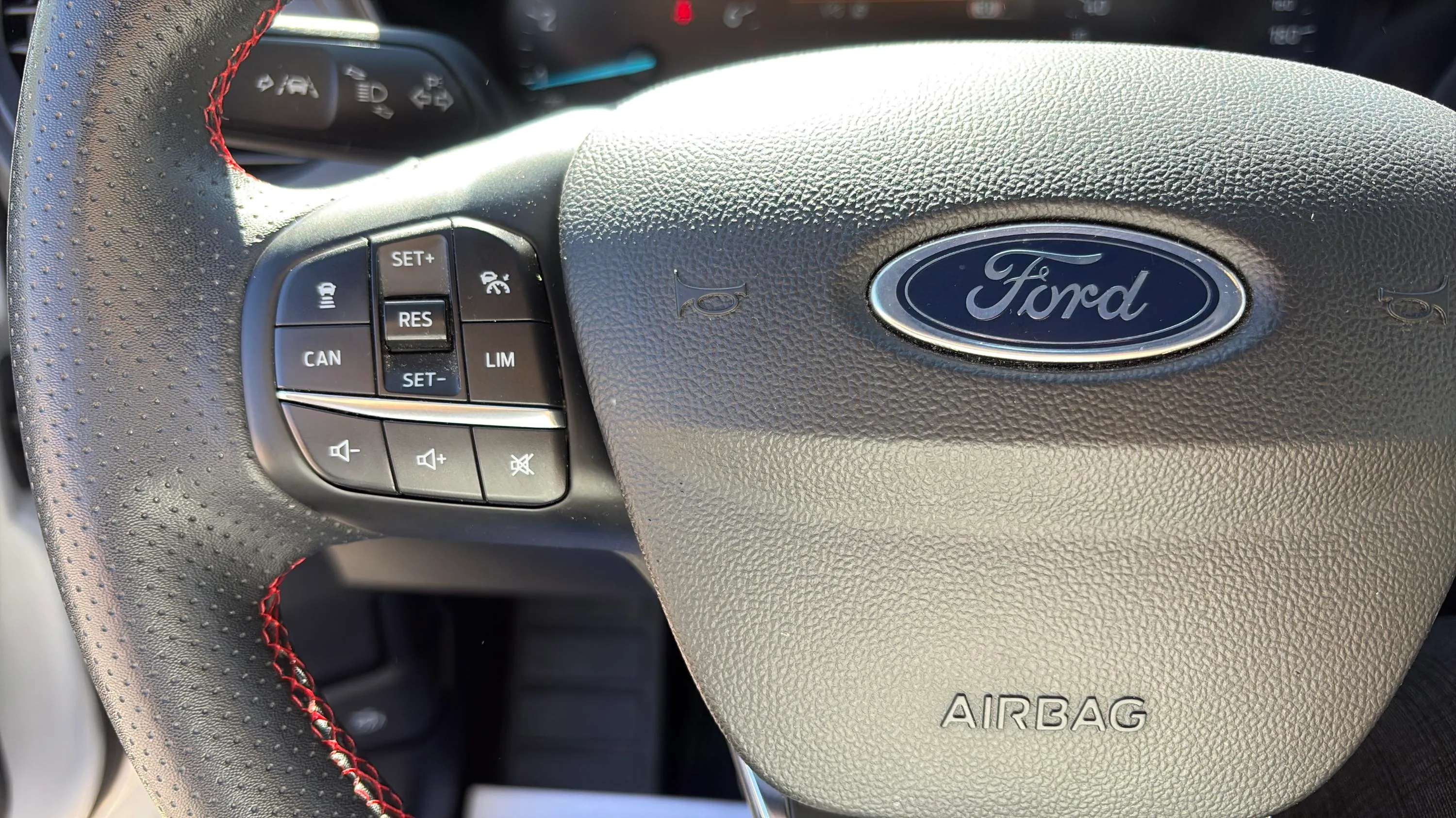 Ford Focus 1.0 EcoBoost MHEV ST-Line SB - foto 11