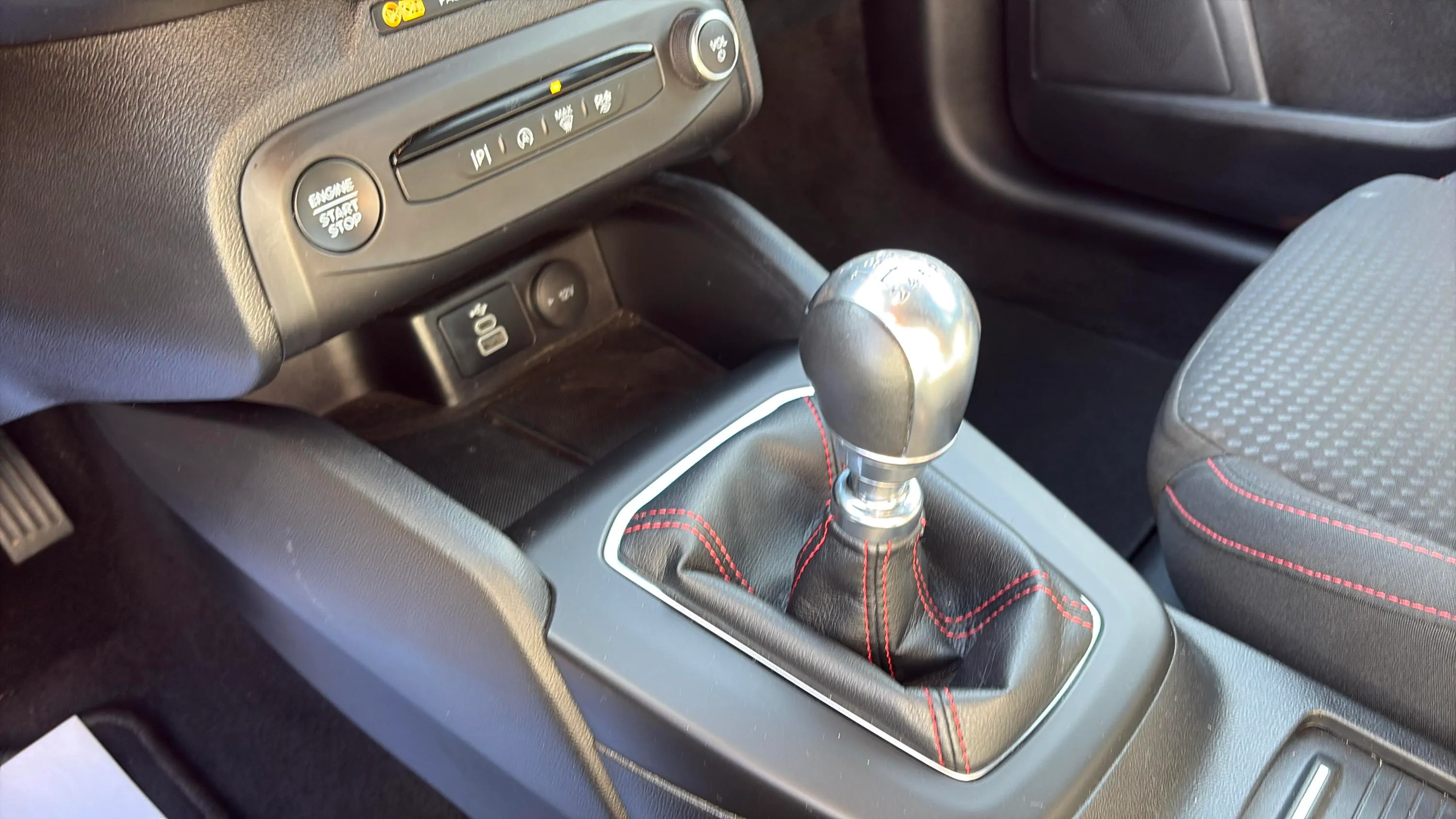 Ford Focus 1.0 EcoBoost MHEV ST-Line SB - foto 17