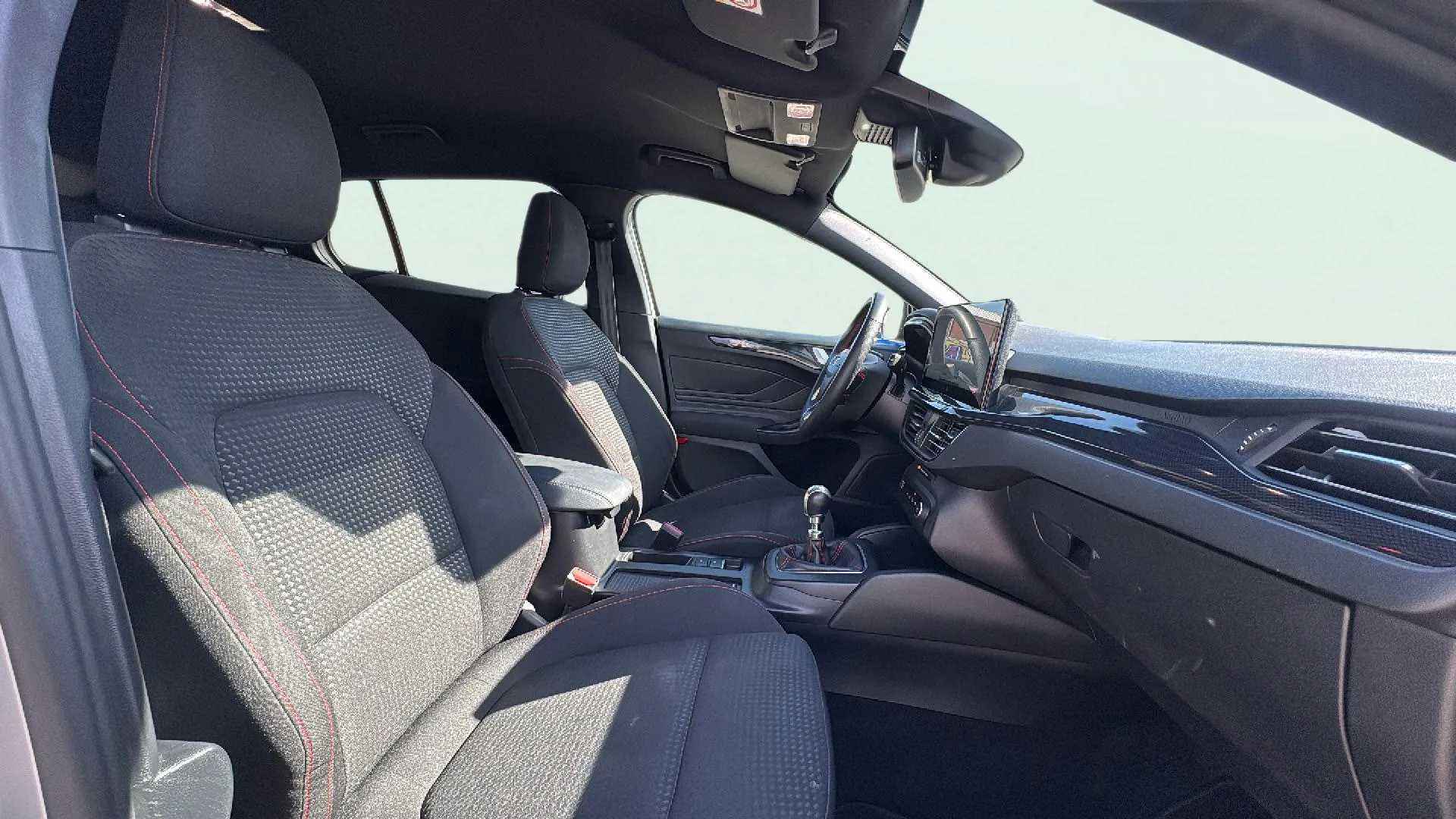 Ford Focus 1.0 EcoBoost MHEV ST-Line SB - foto 18
