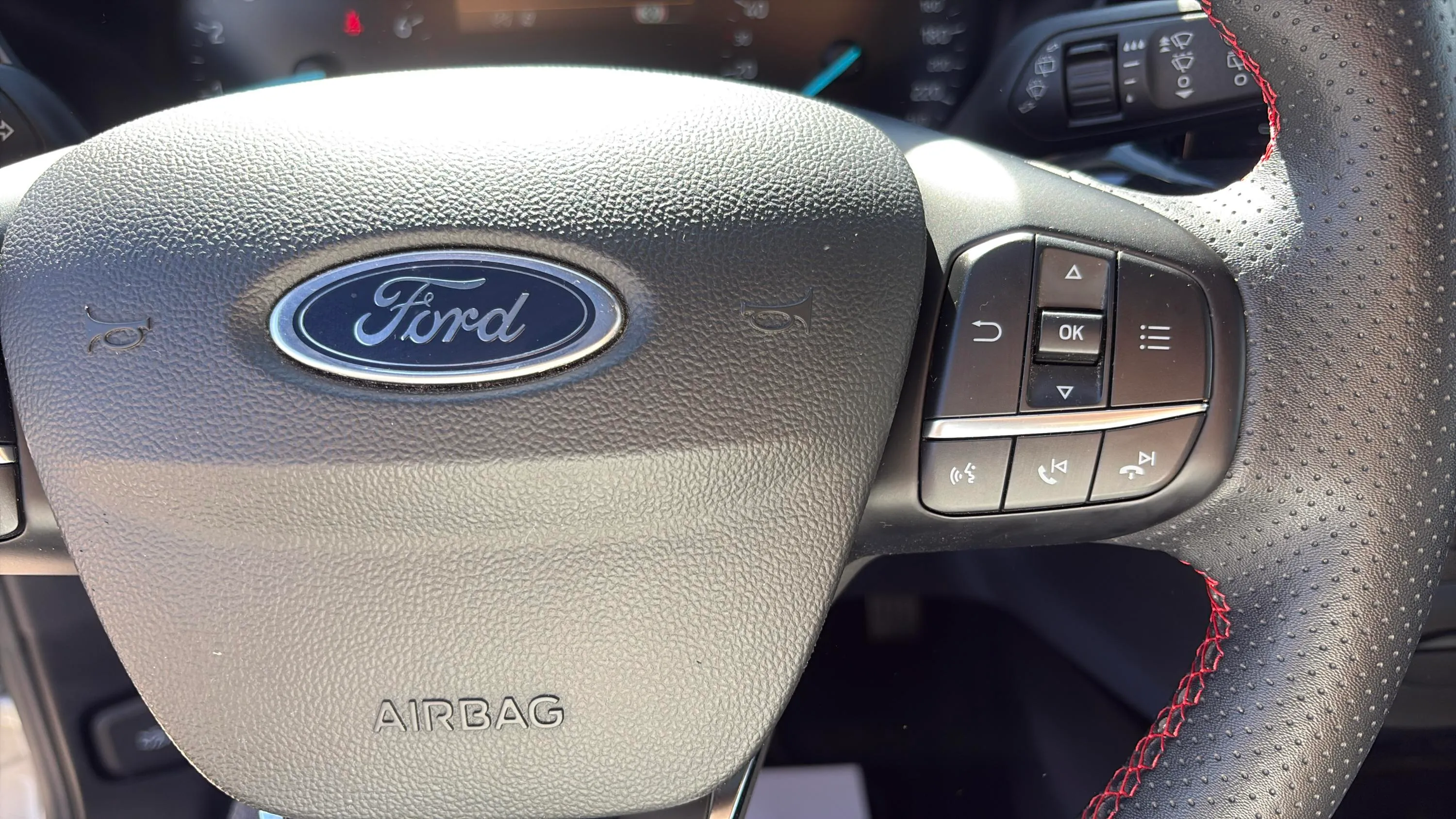 Ford Focus 1.0 EcoBoost MHEV ST-Line SB - foto 12