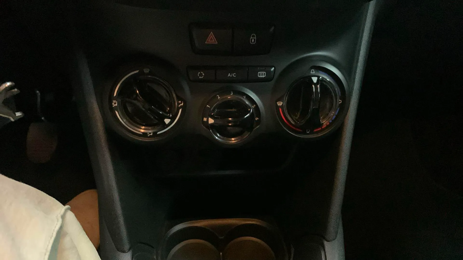 Peugeot 208 Allure 1.6 BlueHDi - foto 19