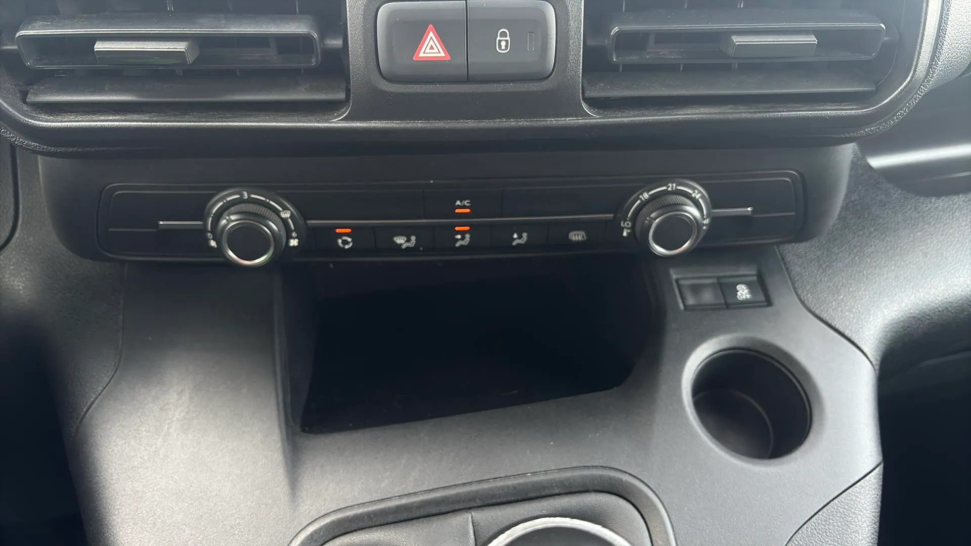Peugeot Partner Asphalt Standard 600kg BlueHDi - foto 27