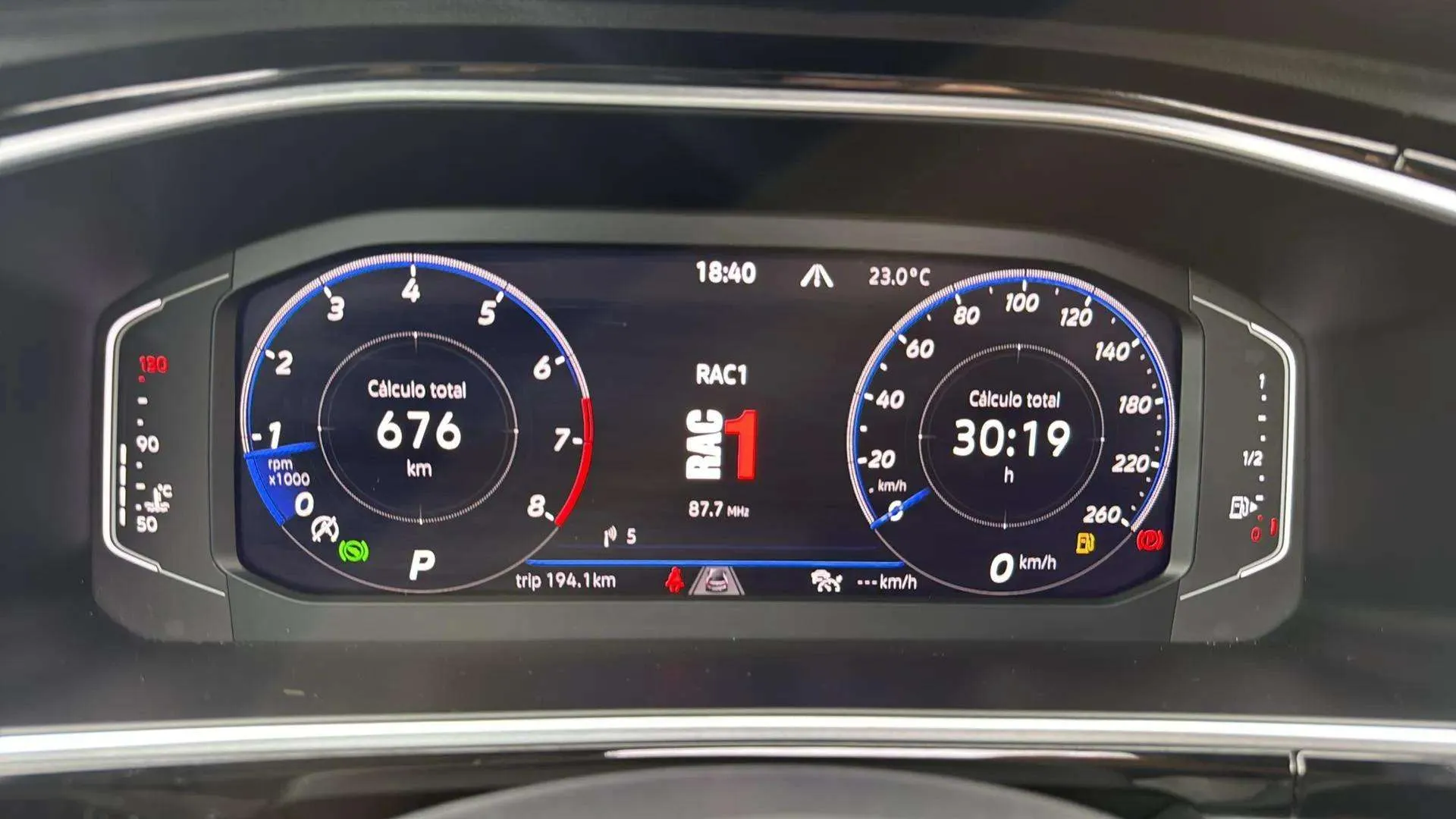 Volkswagen T-Roc R-Line 2.0 TSI 4 Mot DSG - foto 12