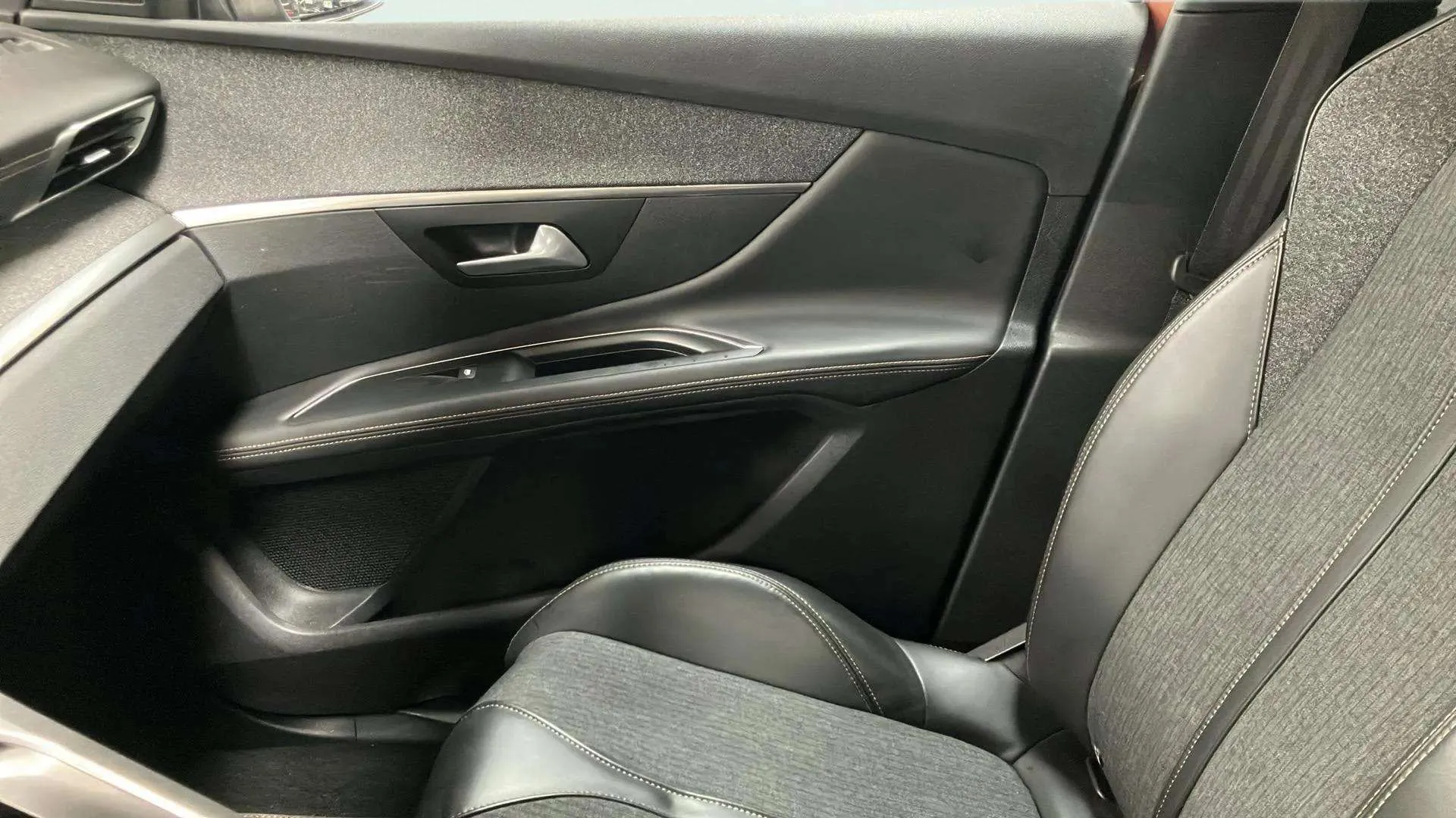 Peugeot 3008 1.5L BlueHDi GT Line - foto 18