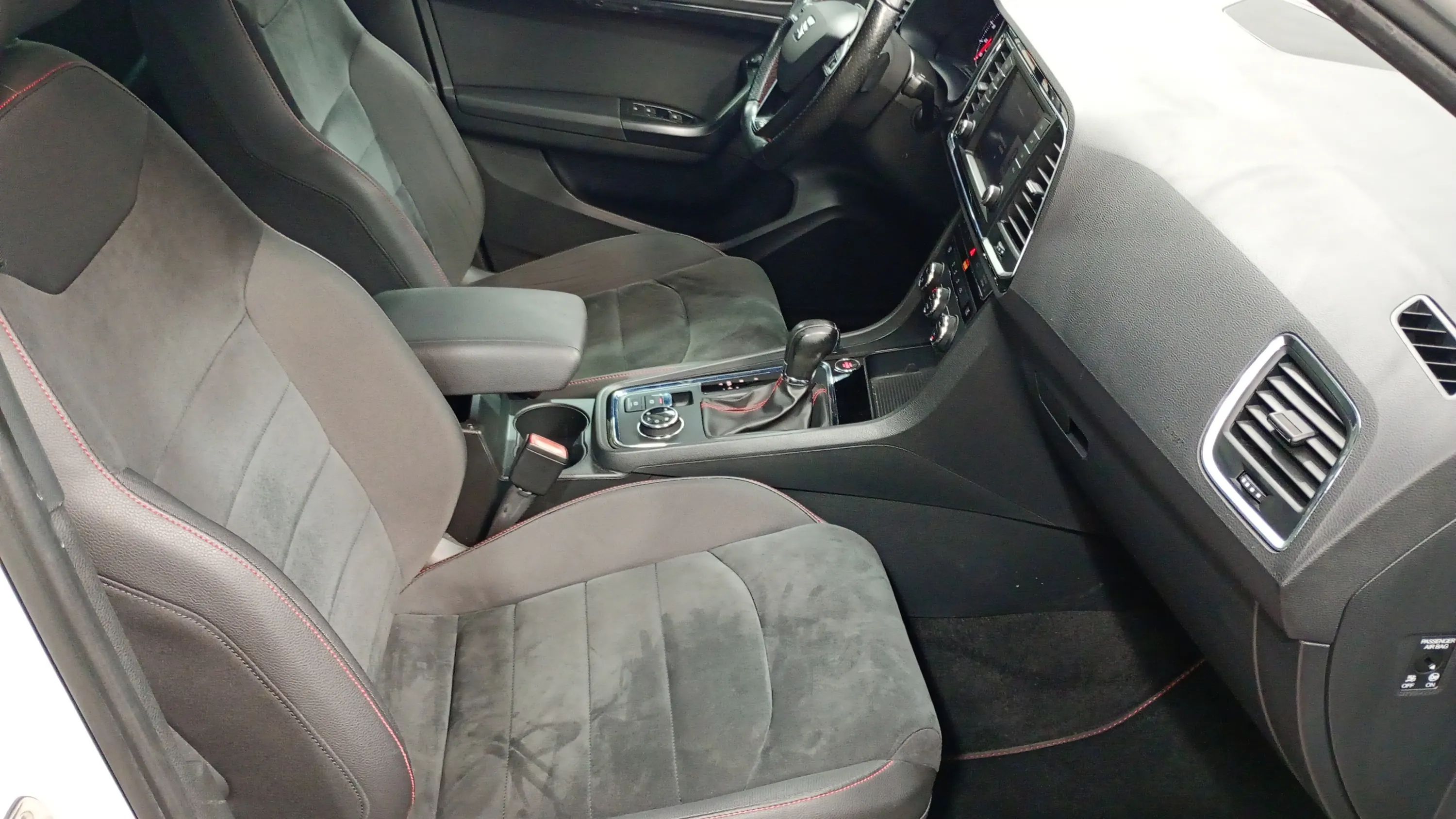 SEAT Ateca 2.0 TSI DSG-7 4D FR Edition - foto 17