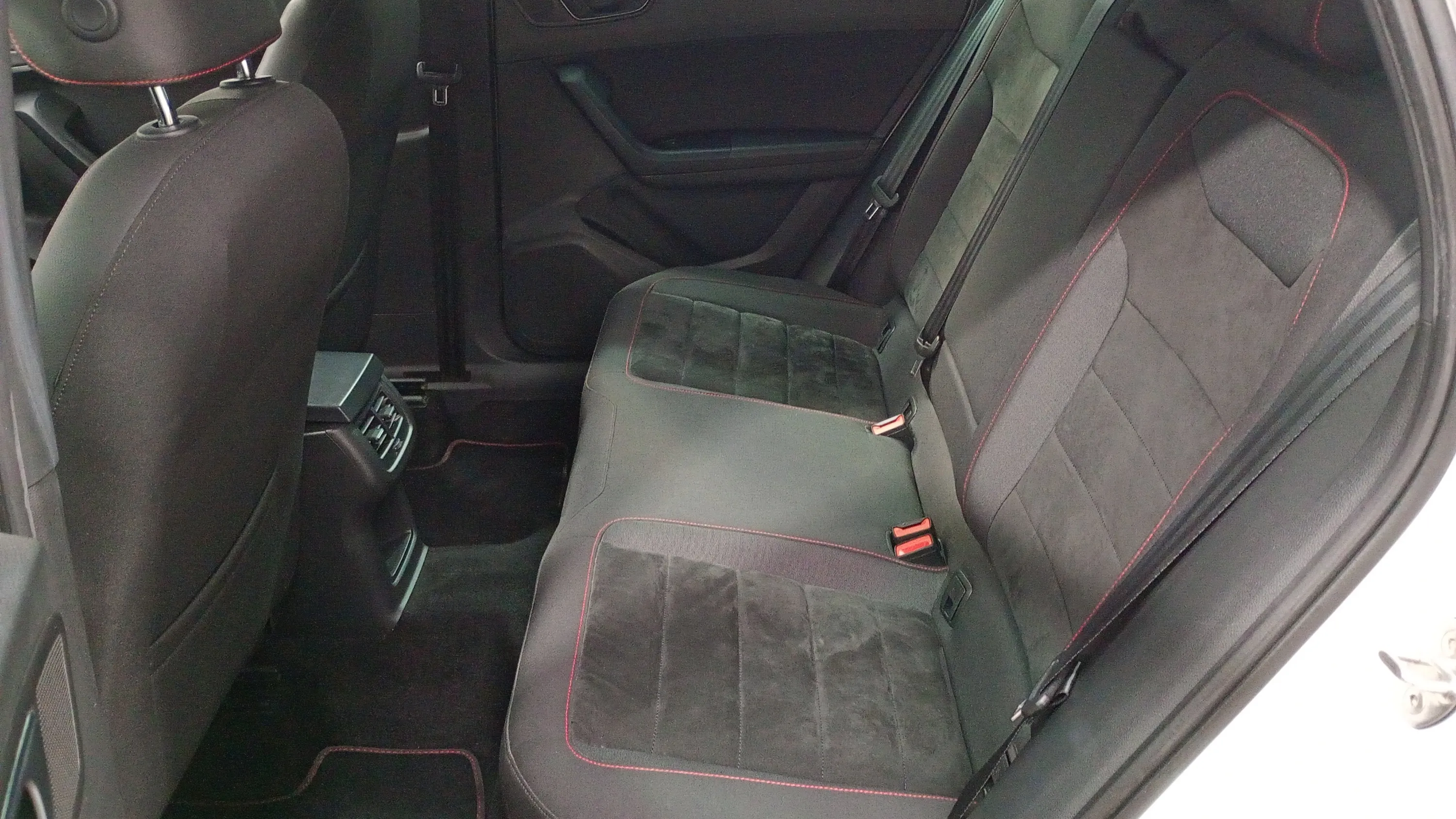 SEAT Ateca 2.0 TSI DSG-7 4D FR Edition - foto 20