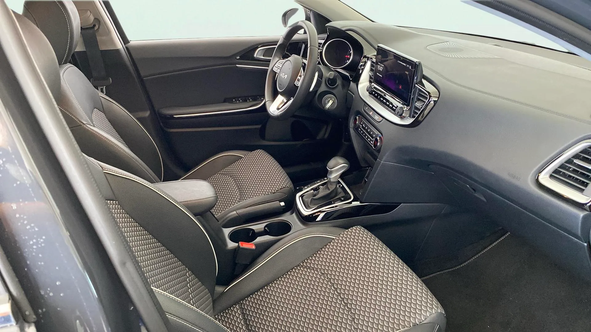 Kia Ceed 1.5 MHEV Tech DCT - foto 11