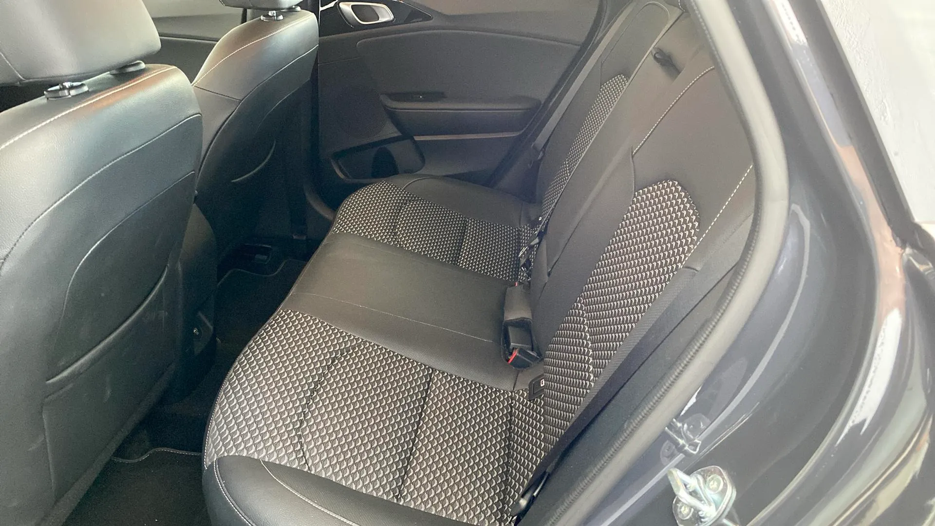 Kia Ceed 1.5 MHEV Tech DCT - foto 12