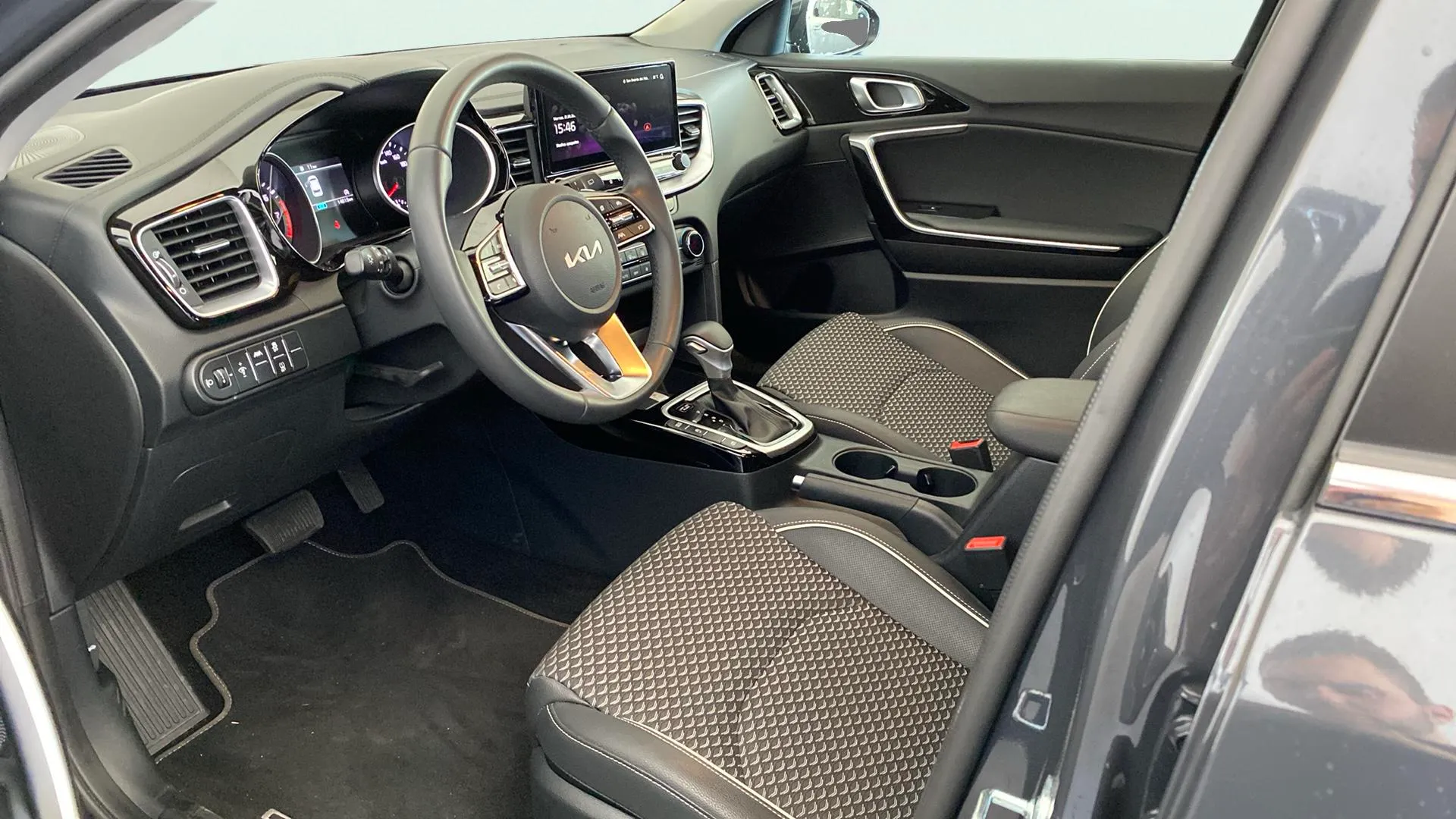 Kia Ceed 1.5 MHEV Tech DCT - foto 10