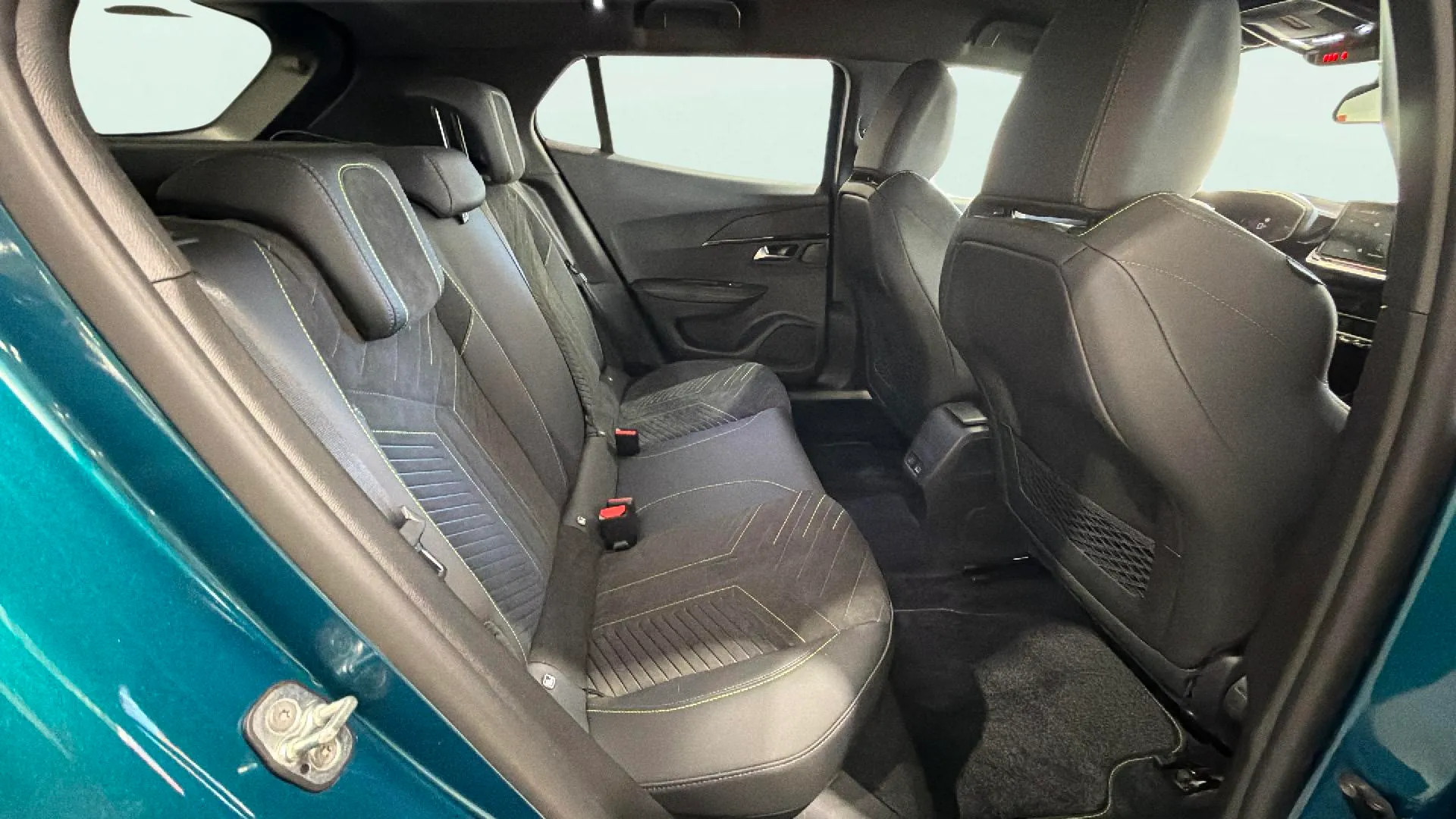 Peugeot 2008 GT Exclusive Hybrid 145 eDCS6 - foto 10