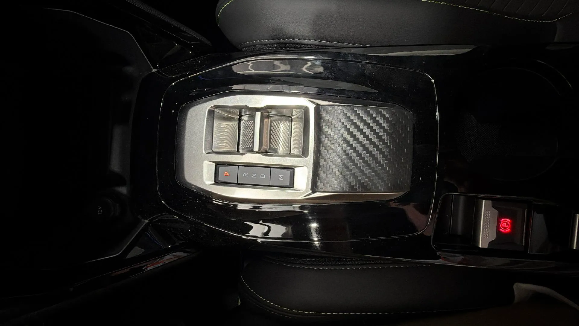 Peugeot 2008 GT Exclusive Hybrid 145 eDCS6 - foto 18