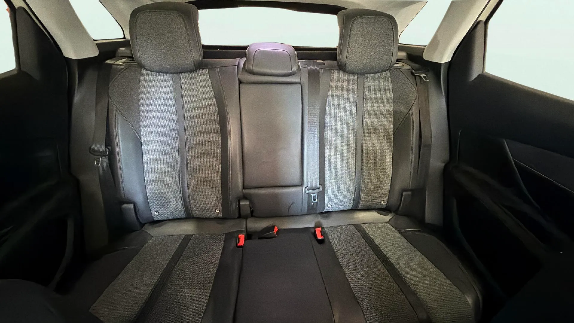 Peugeot 3008 1.2 PureTech Allure EAT6 - foto 11