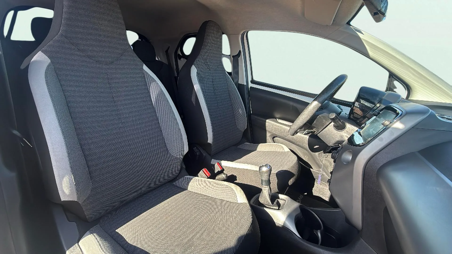 Toyota Aygo 1.0 70 x-play - foto 13