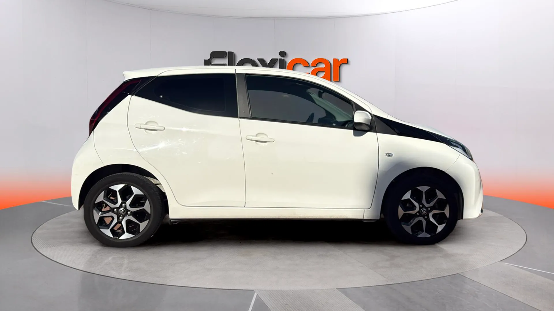 Toyota Aygo 1.0 70 x-play - foto 5