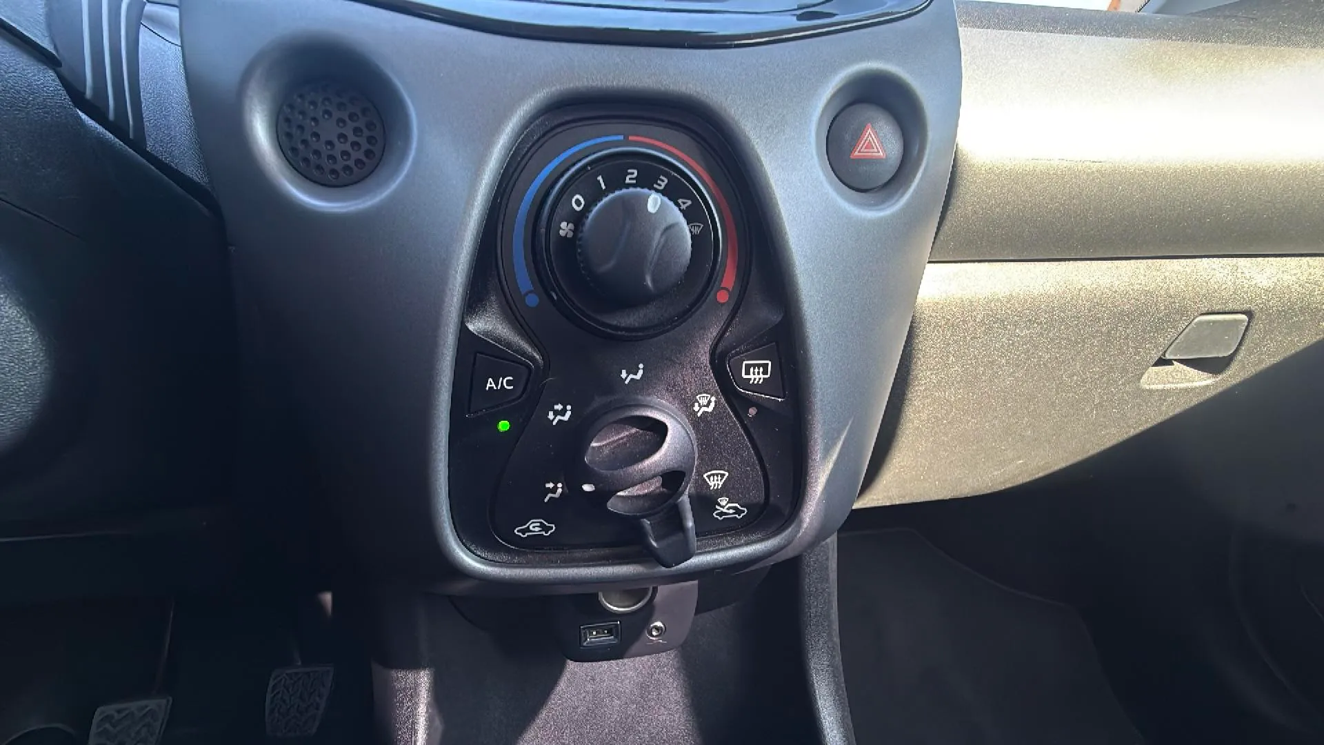 Toyota Aygo 1.0 70 x-play - foto 19