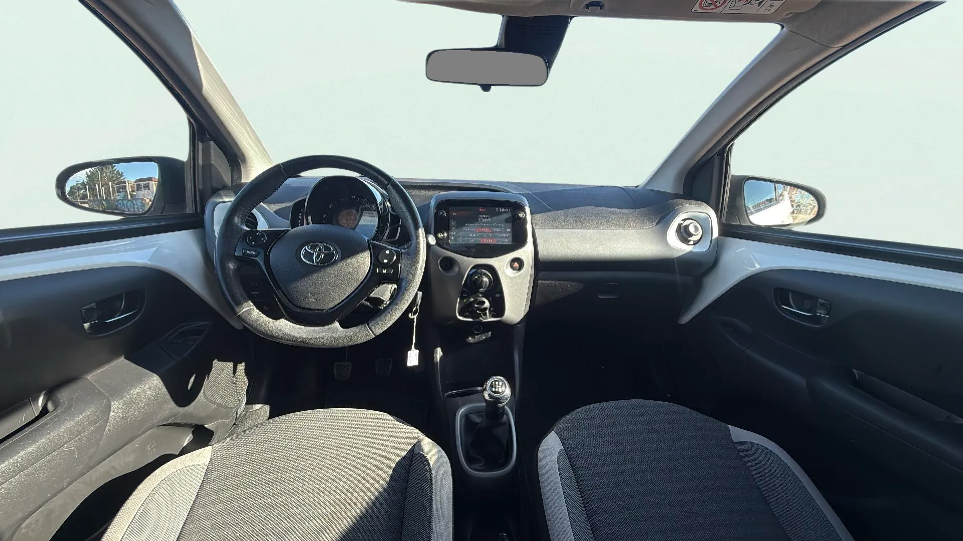 Toyota Aygo 1.0 70 x-play - foto 12