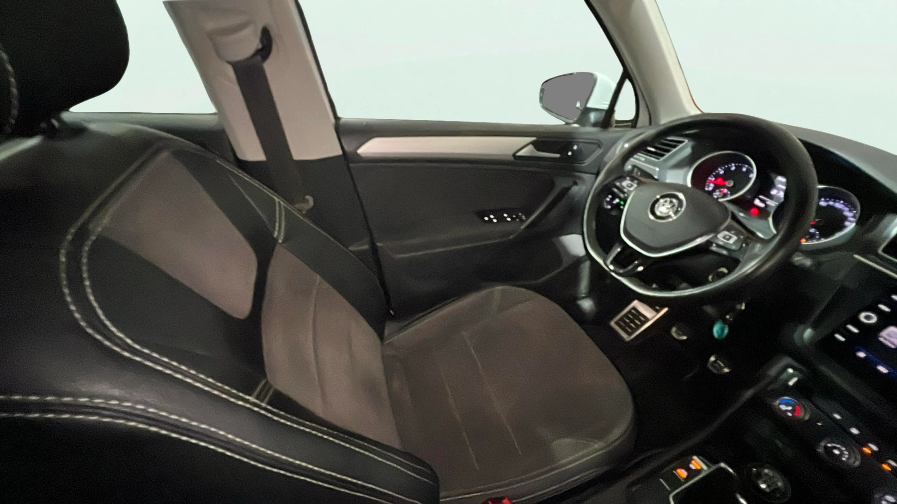Volkswagen Tiguan Advance 1.5 TSI - foto 9
