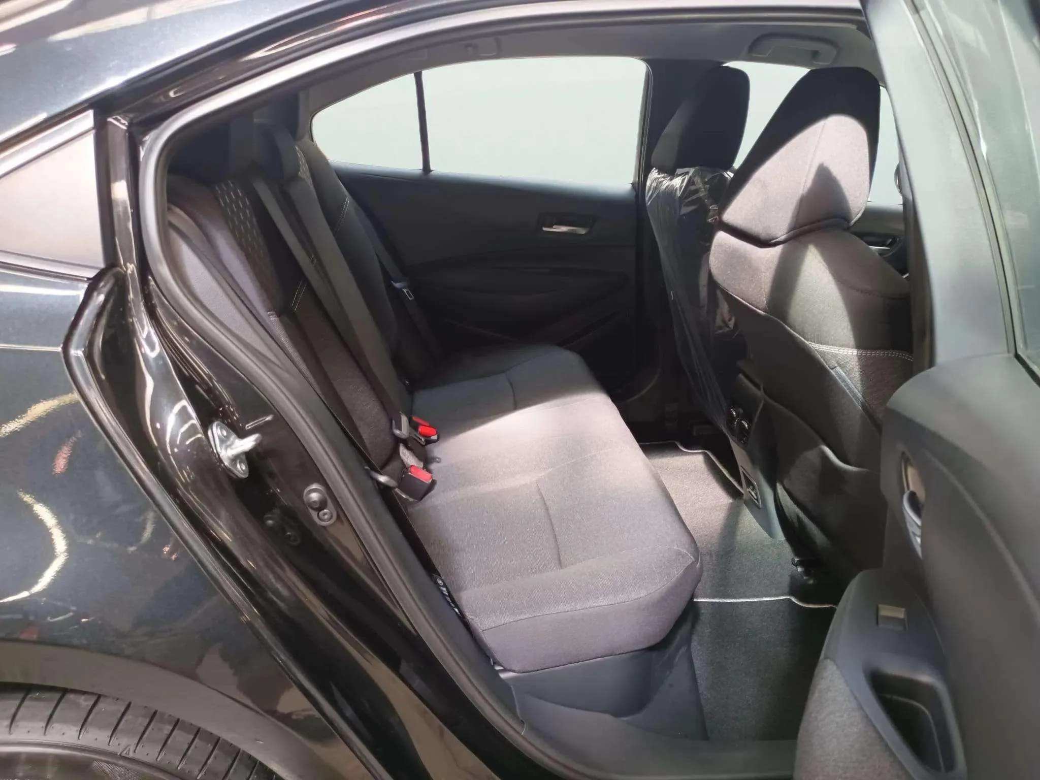 Toyota Corolla 140H Eco - foto 18