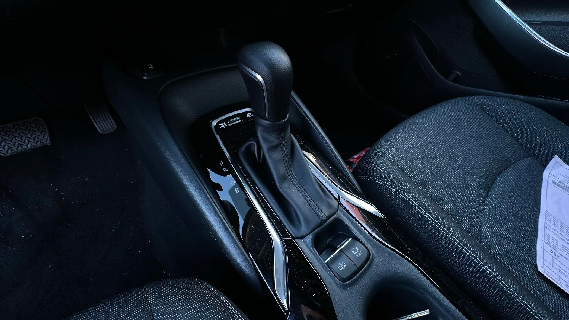 Toyota Corolla Cross Style Hybrid 140 - foto 17