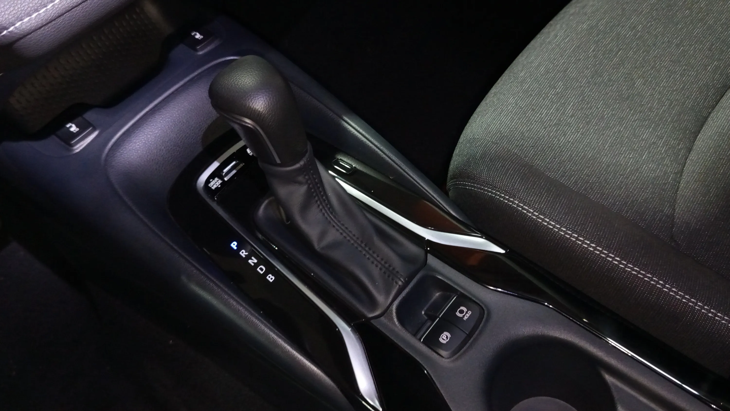 Toyota Corolla Cross Style Hybrid 140 - foto 19