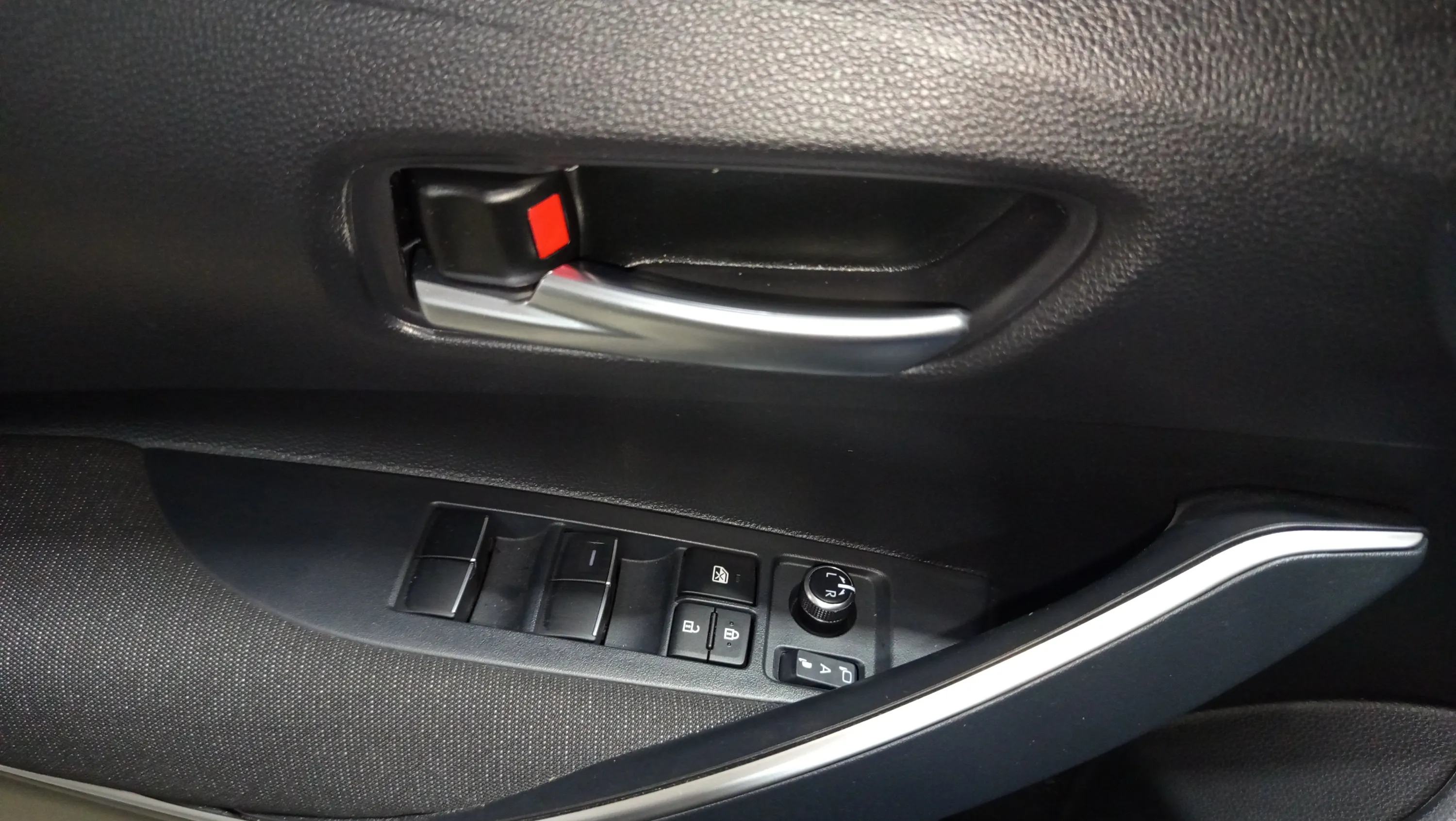 Toyota Corolla Cross Style Hybrid 140 - foto 27