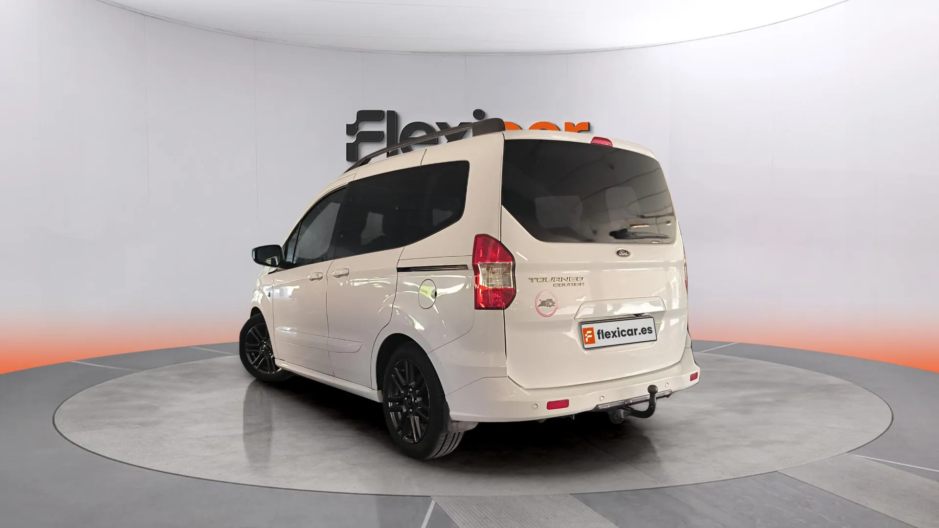 Ford Tourneo Courier 1.0 EcoBoost Titanium - foto 5