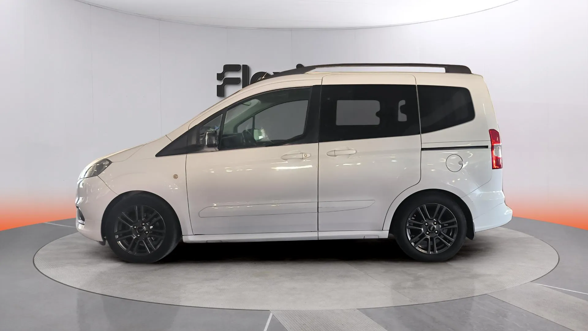 Ford Tourneo Courier 1.0 EcoBoost Titanium - foto 4