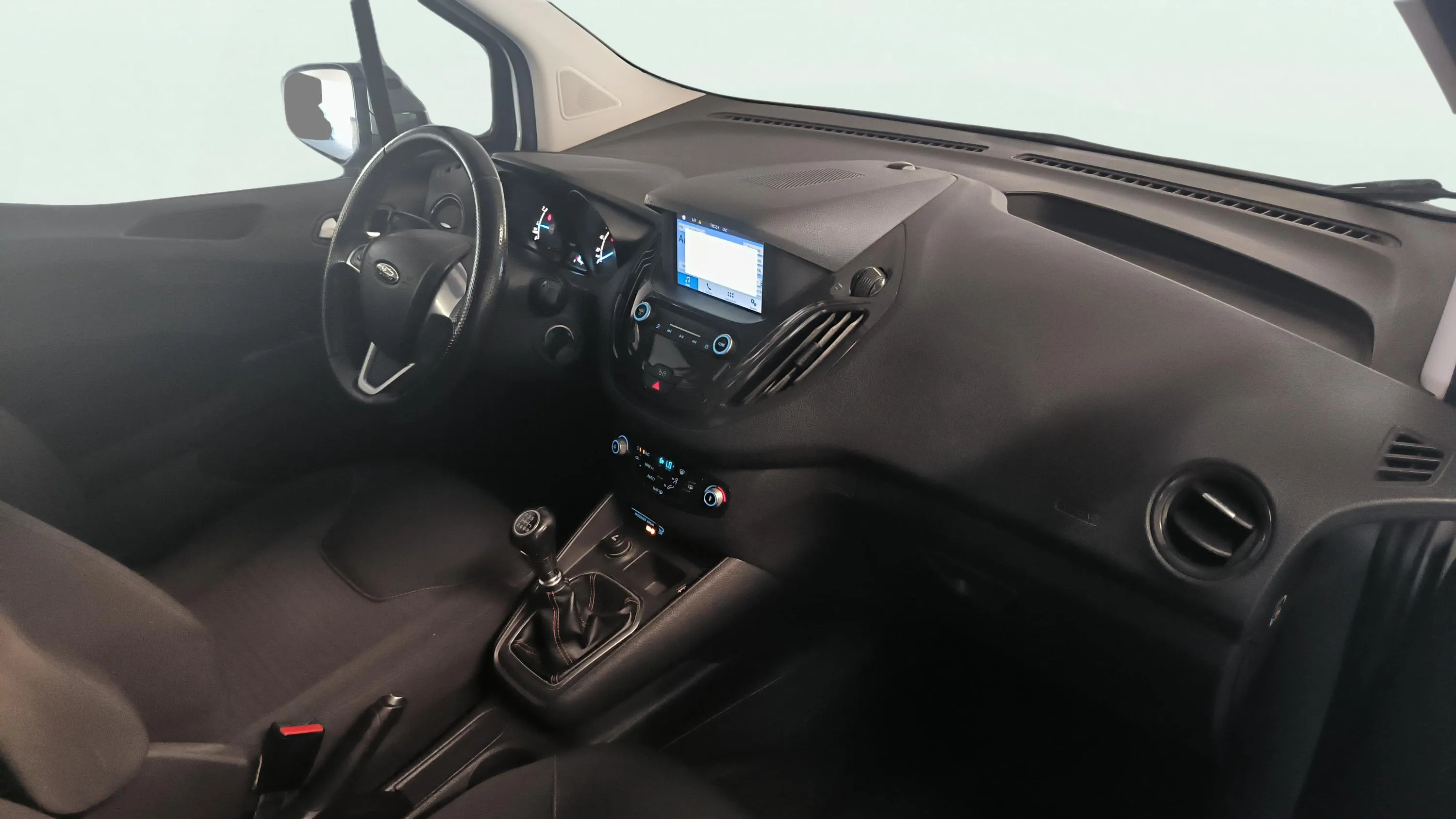 Ford Tourneo Courier 1.0 EcoBoost Titanium - foto 16