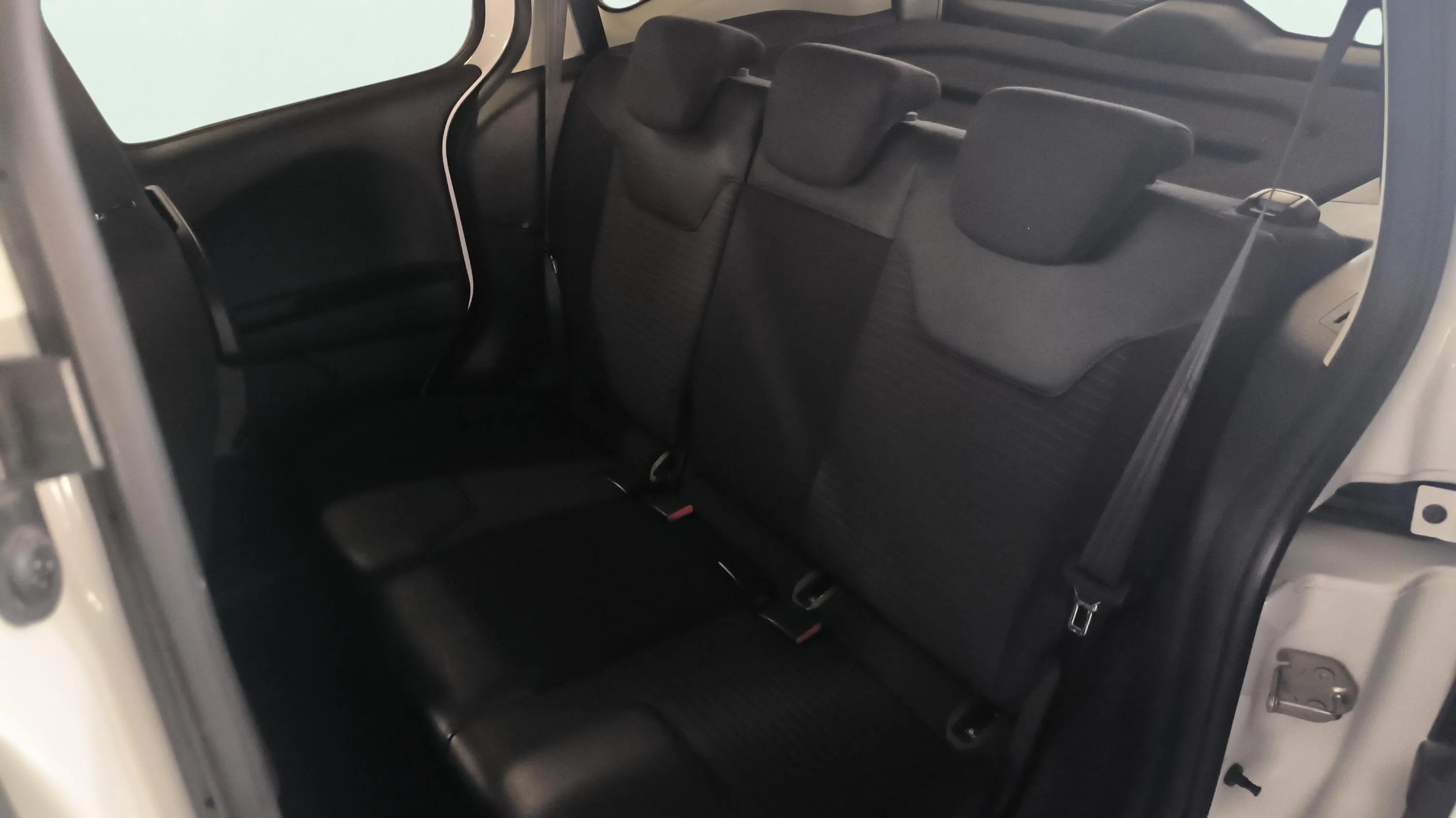 Ford Tourneo Courier 1.0 EcoBoost Titanium - foto 12