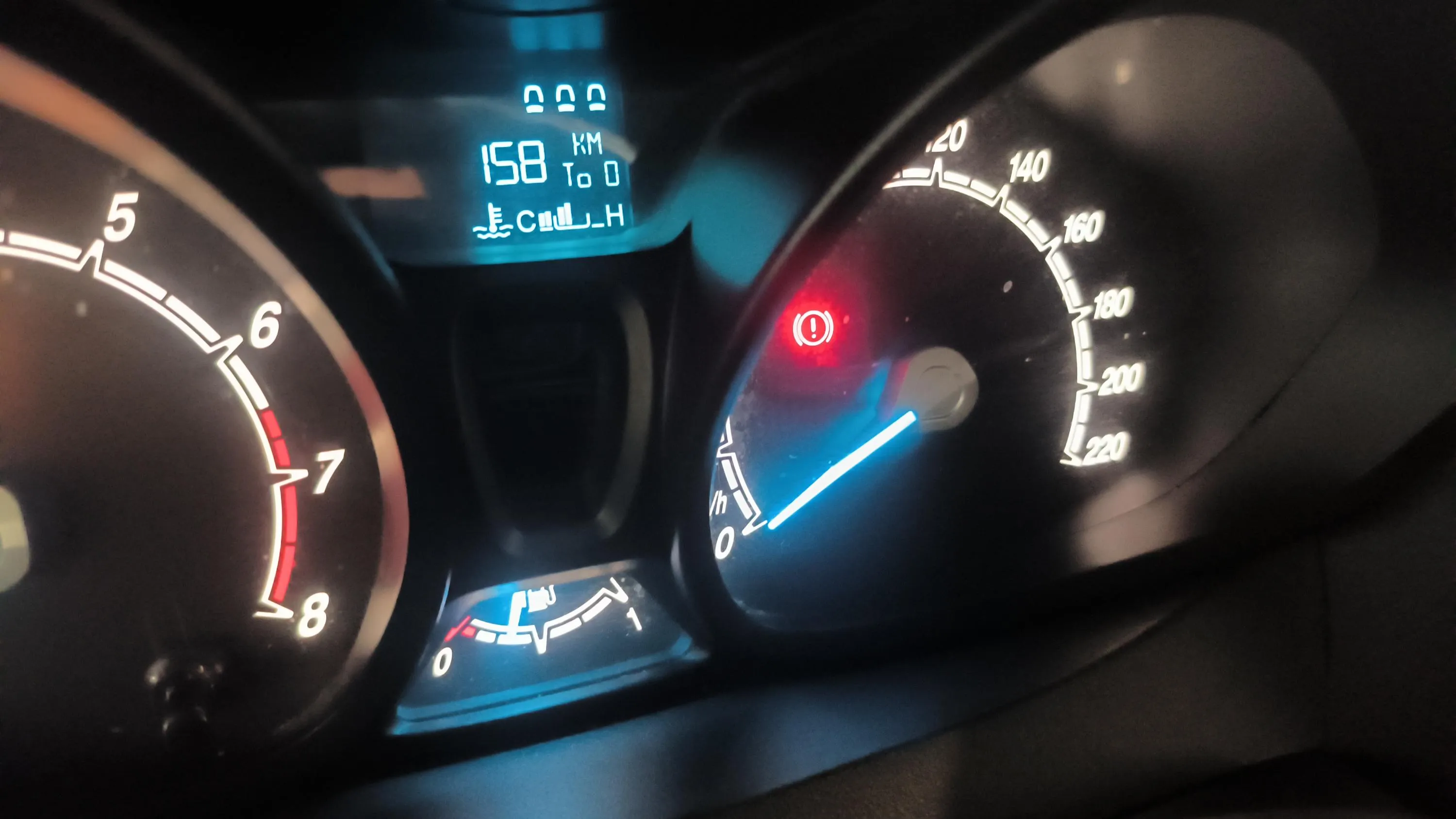Ford Tourneo Courier 1.0 EcoBoost Titanium - foto 22