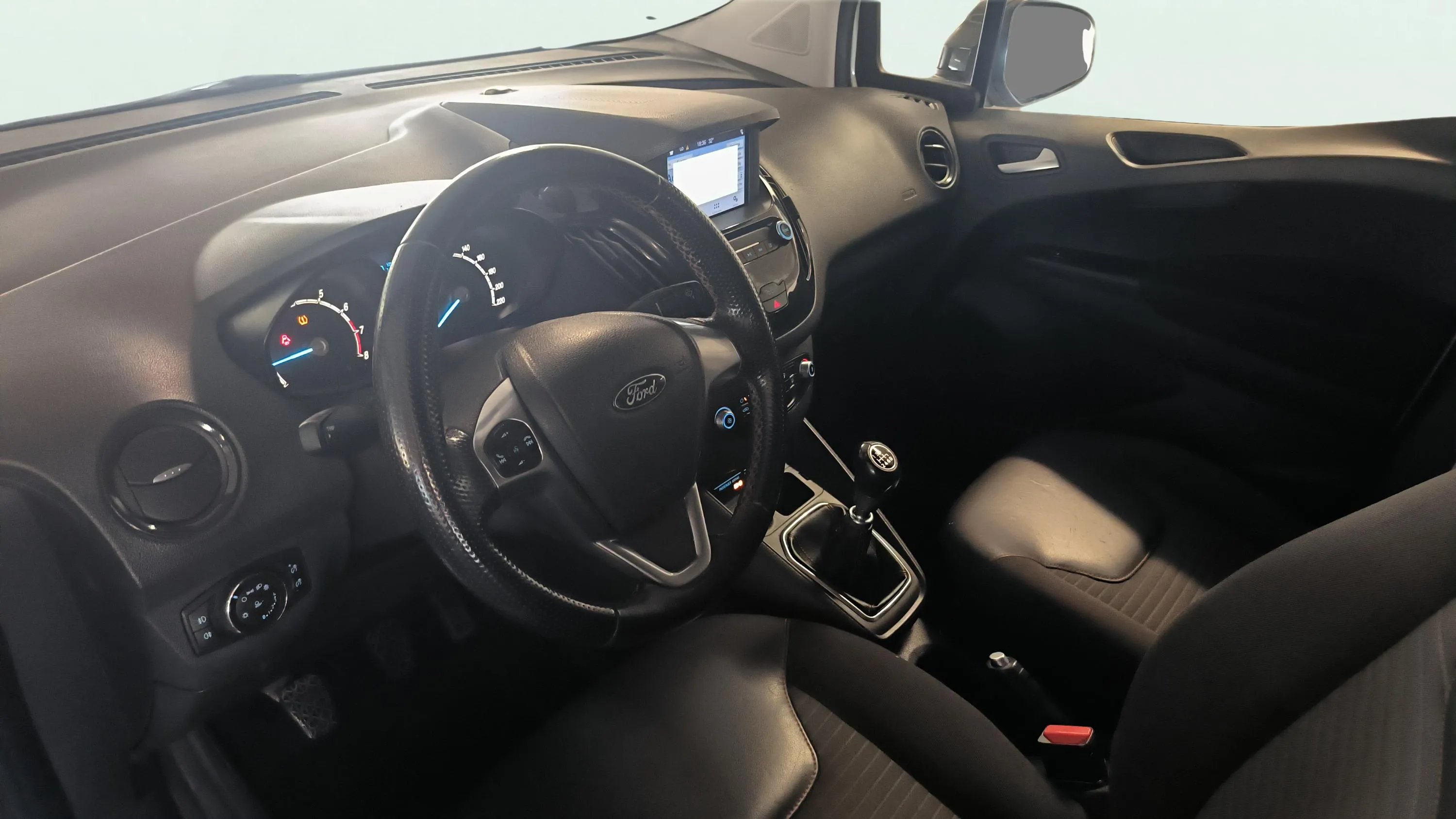 Ford Tourneo Courier 1.0 EcoBoost Titanium - foto 11