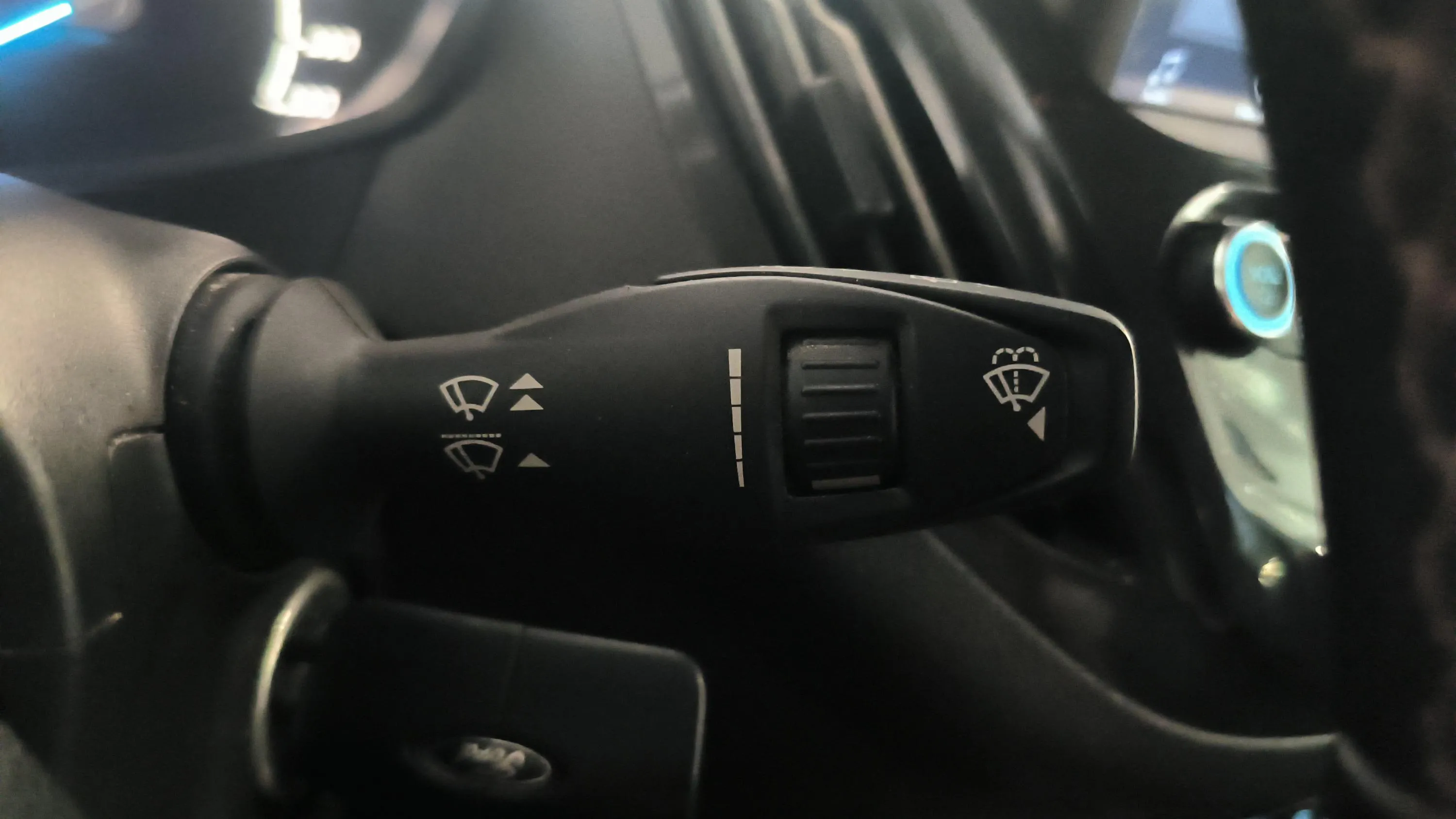 Ford Tourneo Courier 1.0 EcoBoost Titanium - foto 20