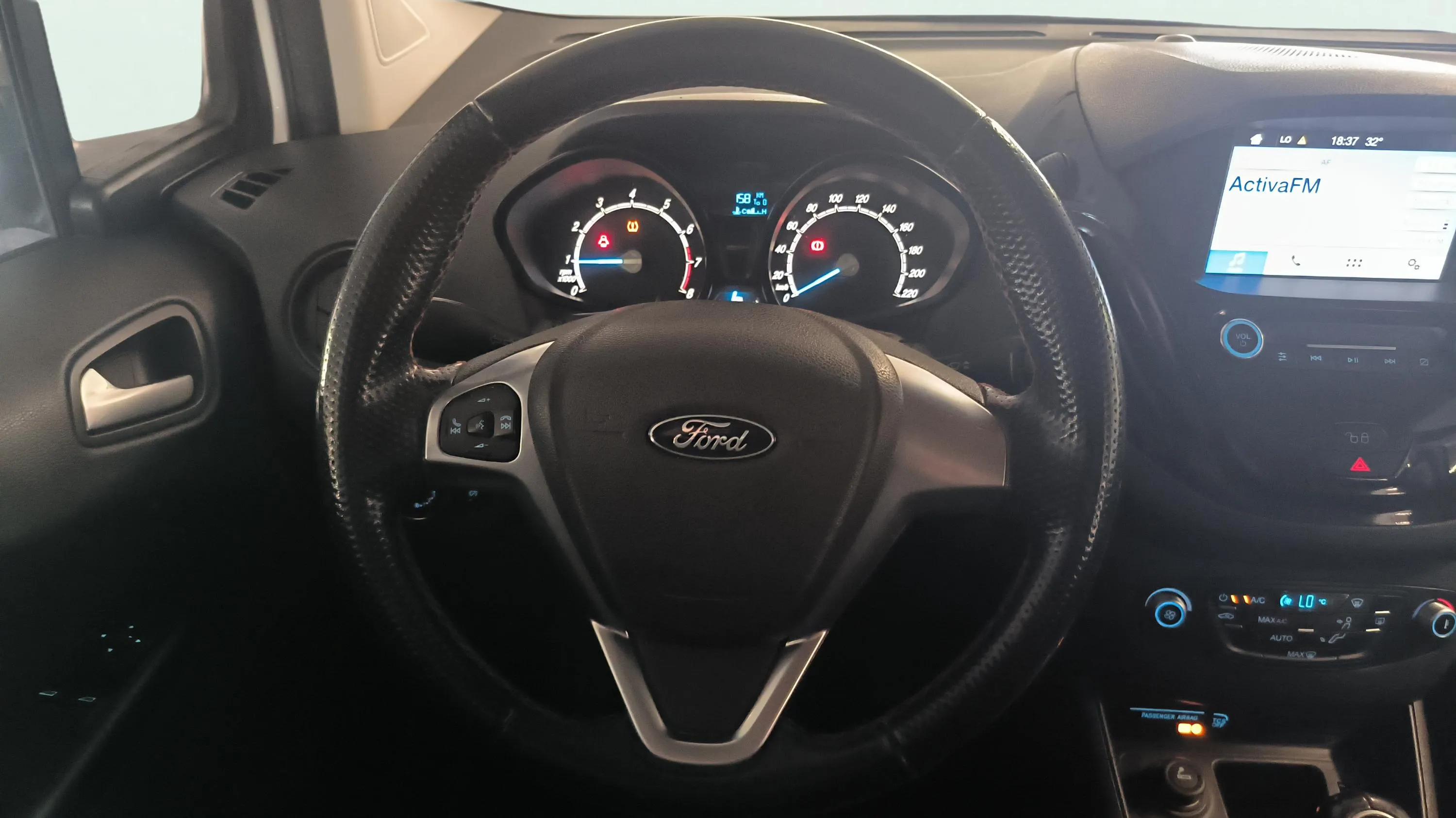 Ford Tourneo Courier 1.0 EcoBoost Titanium - foto 13