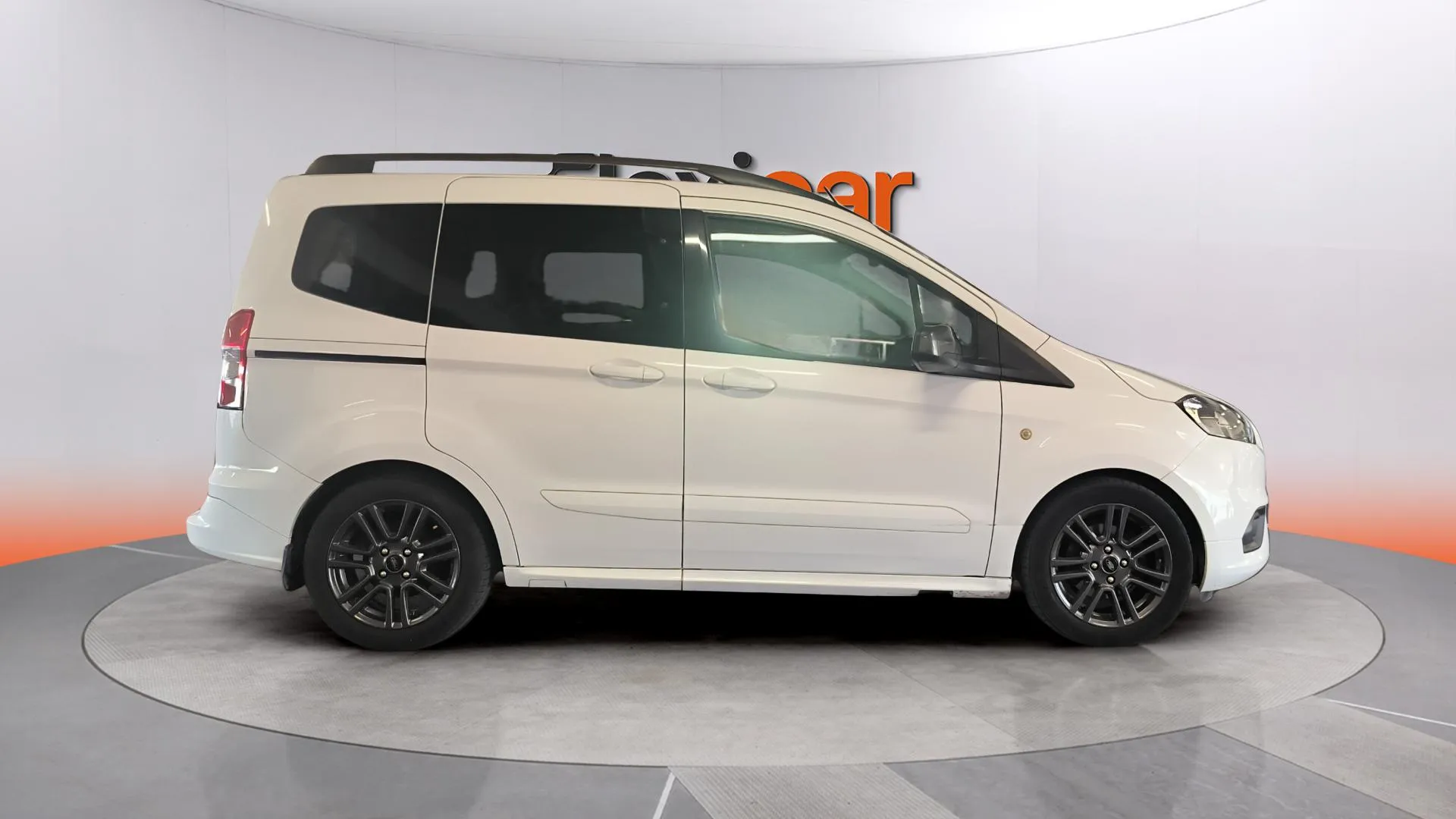 Ford Tourneo Courier 1.0 EcoBoost Titanium - foto 8