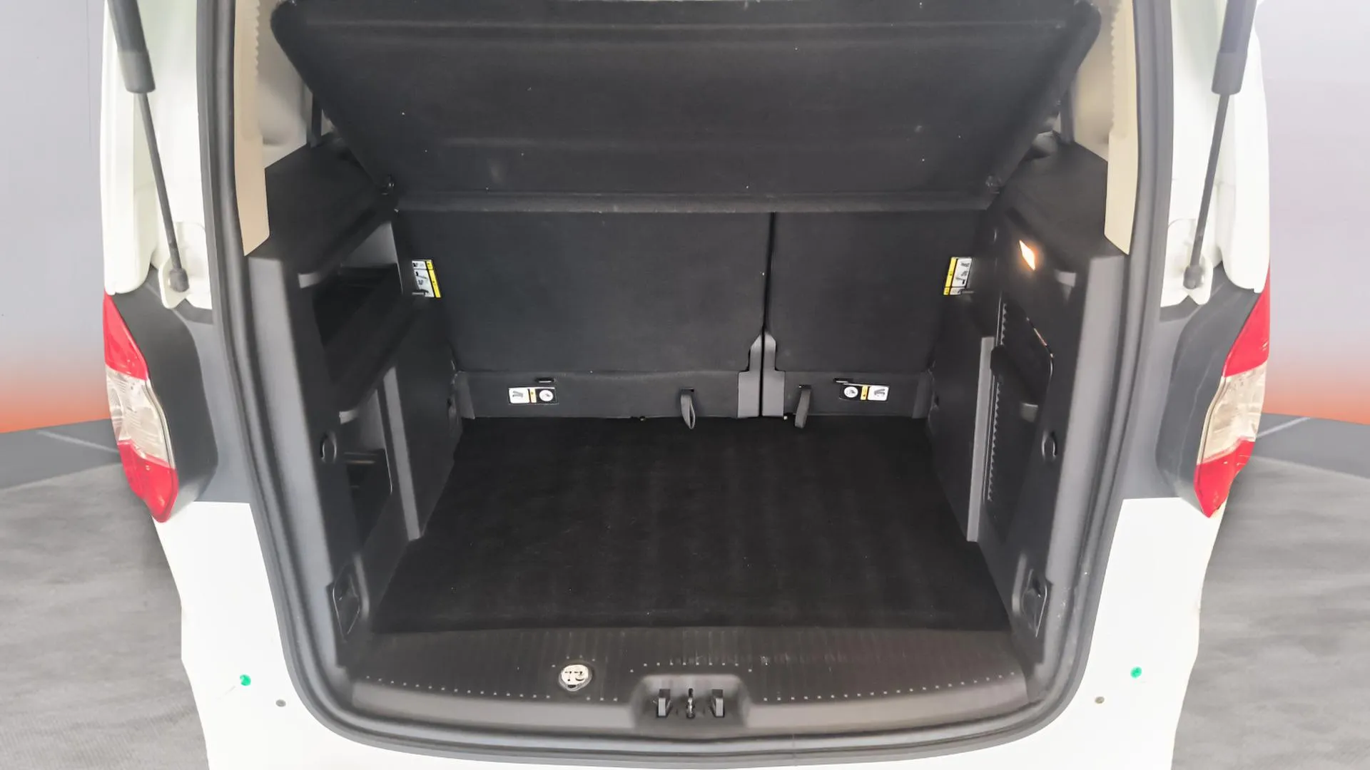 Ford Tourneo Courier 1.0 EcoBoost Titanium - foto 10