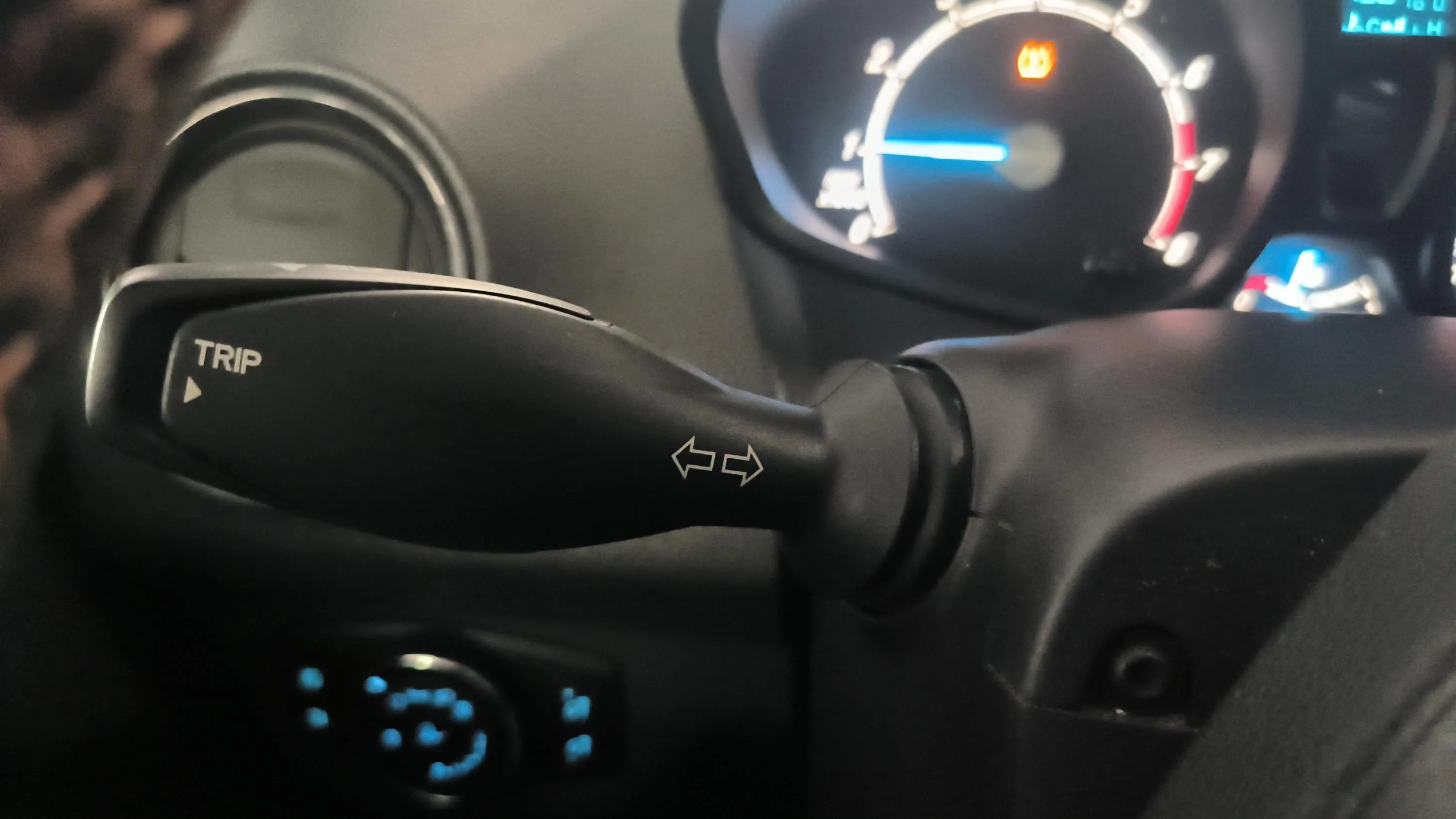 Ford Tourneo Courier 1.0 EcoBoost Titanium - foto 17