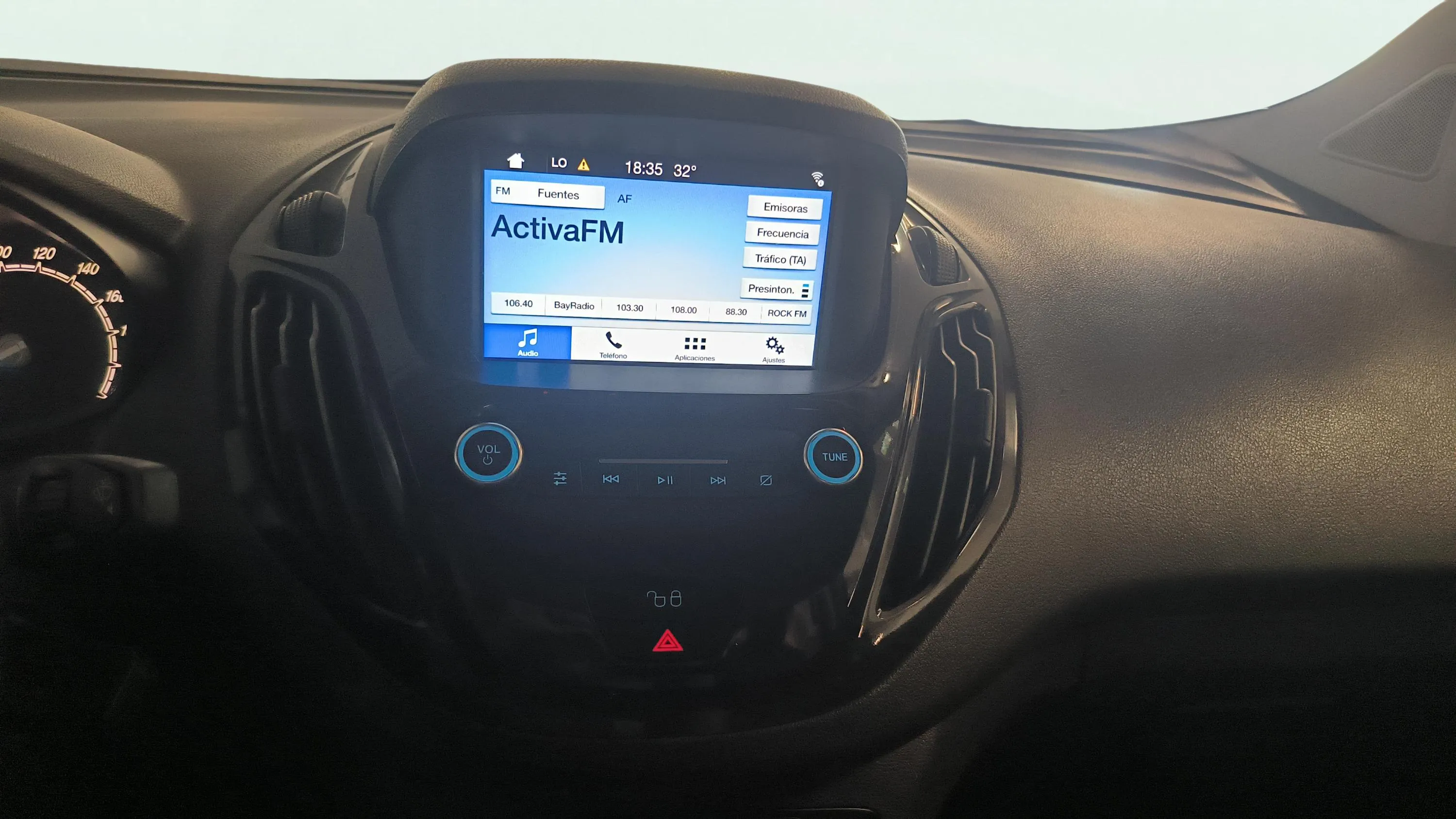 Ford Tourneo Courier 1.0 EcoBoost Titanium - foto 23