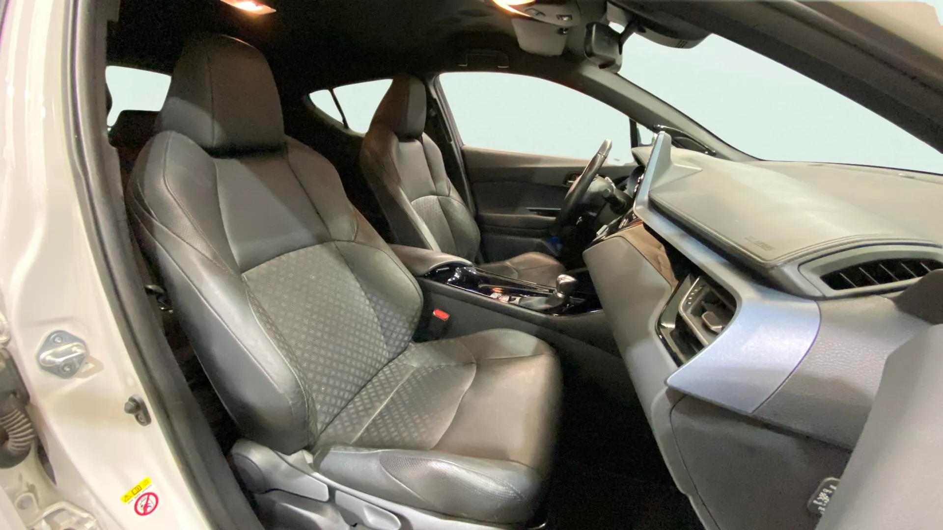 Toyota C-HR 2.0 180H Advance - foto 12