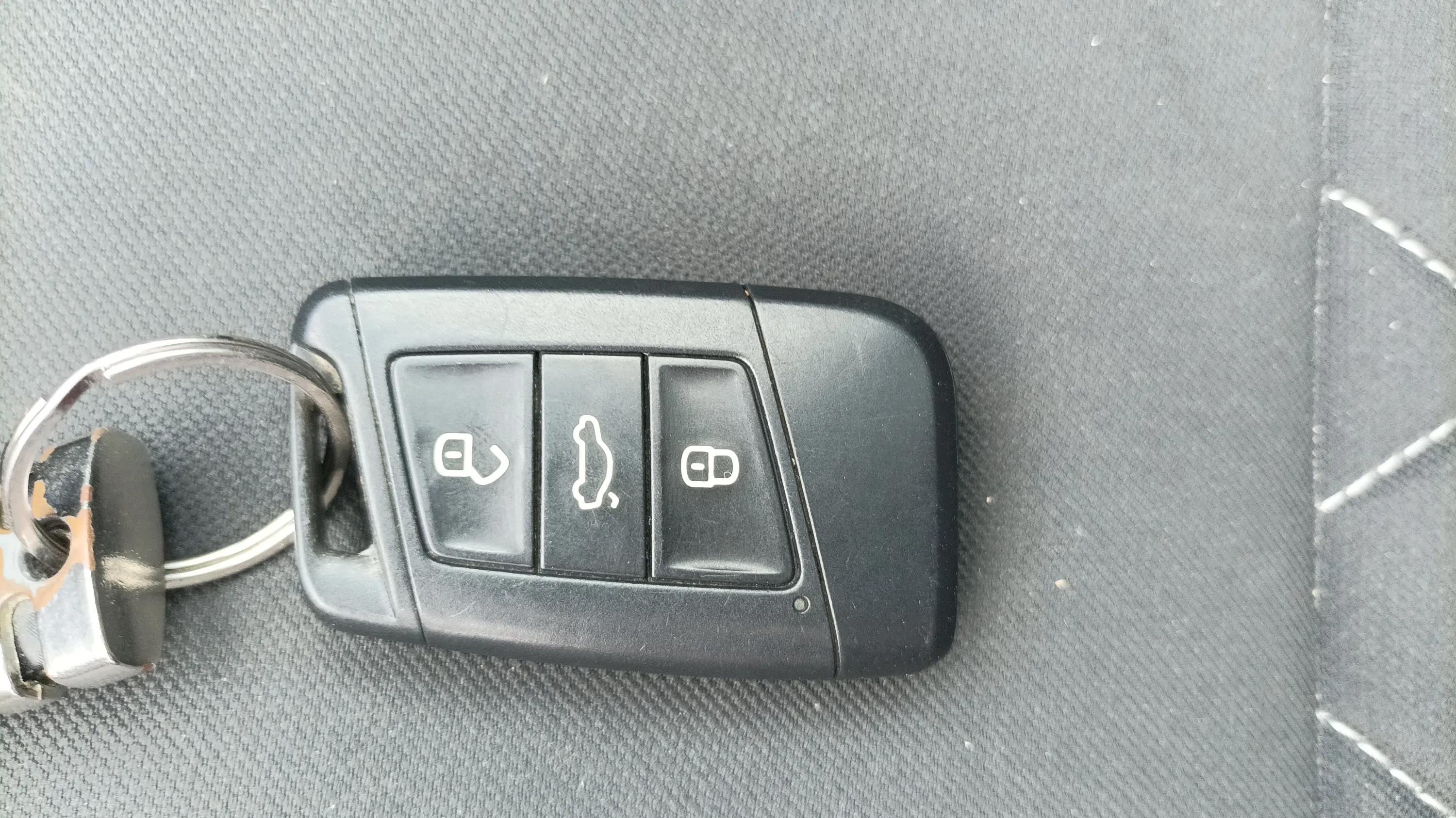 Škoda Karoq 1.5 TSI DSG ACT Scout - foto 28